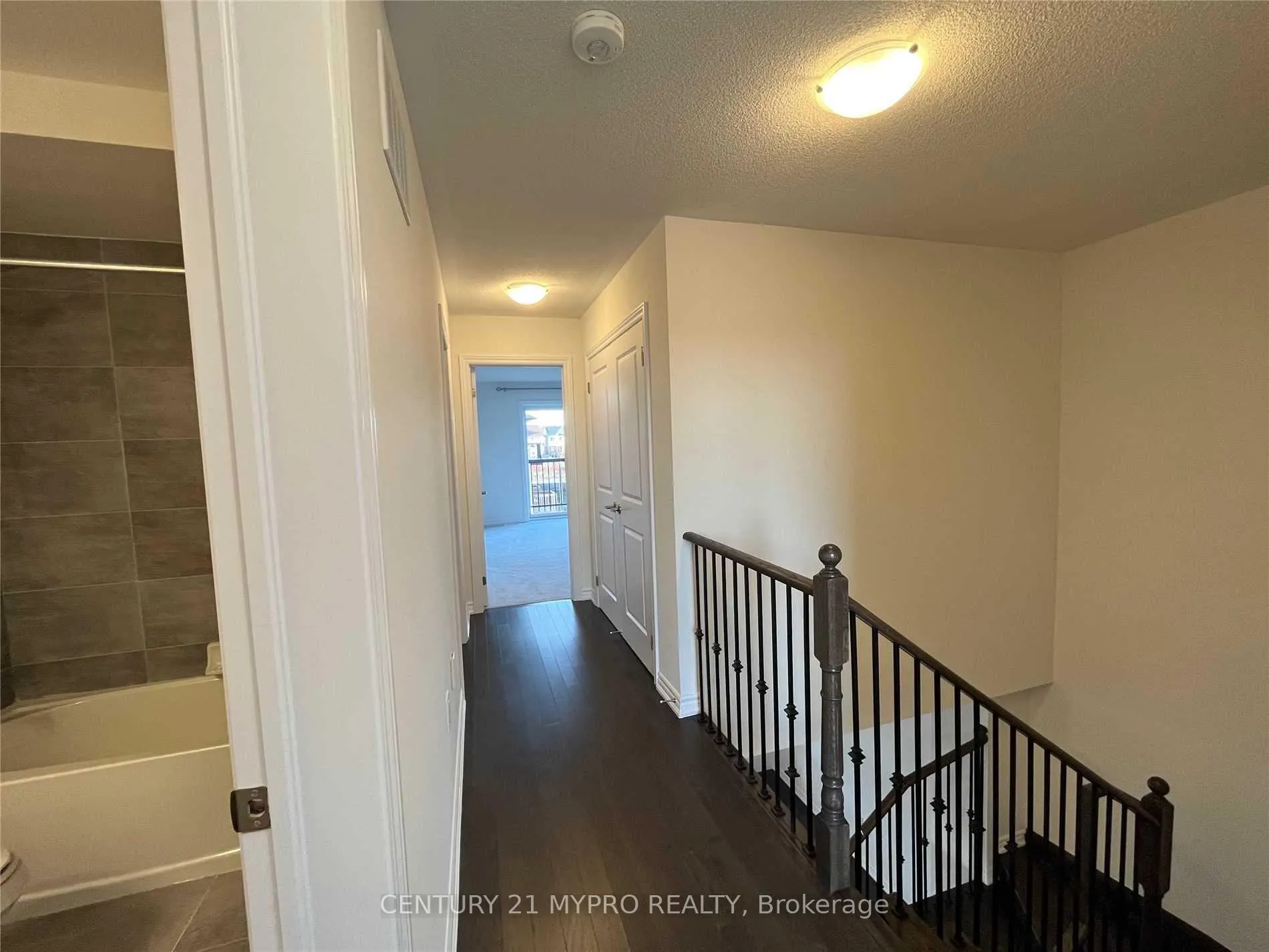 Photo 13 of 278 Carnwith Drive E, Whitby, Brooklin — HOMEH