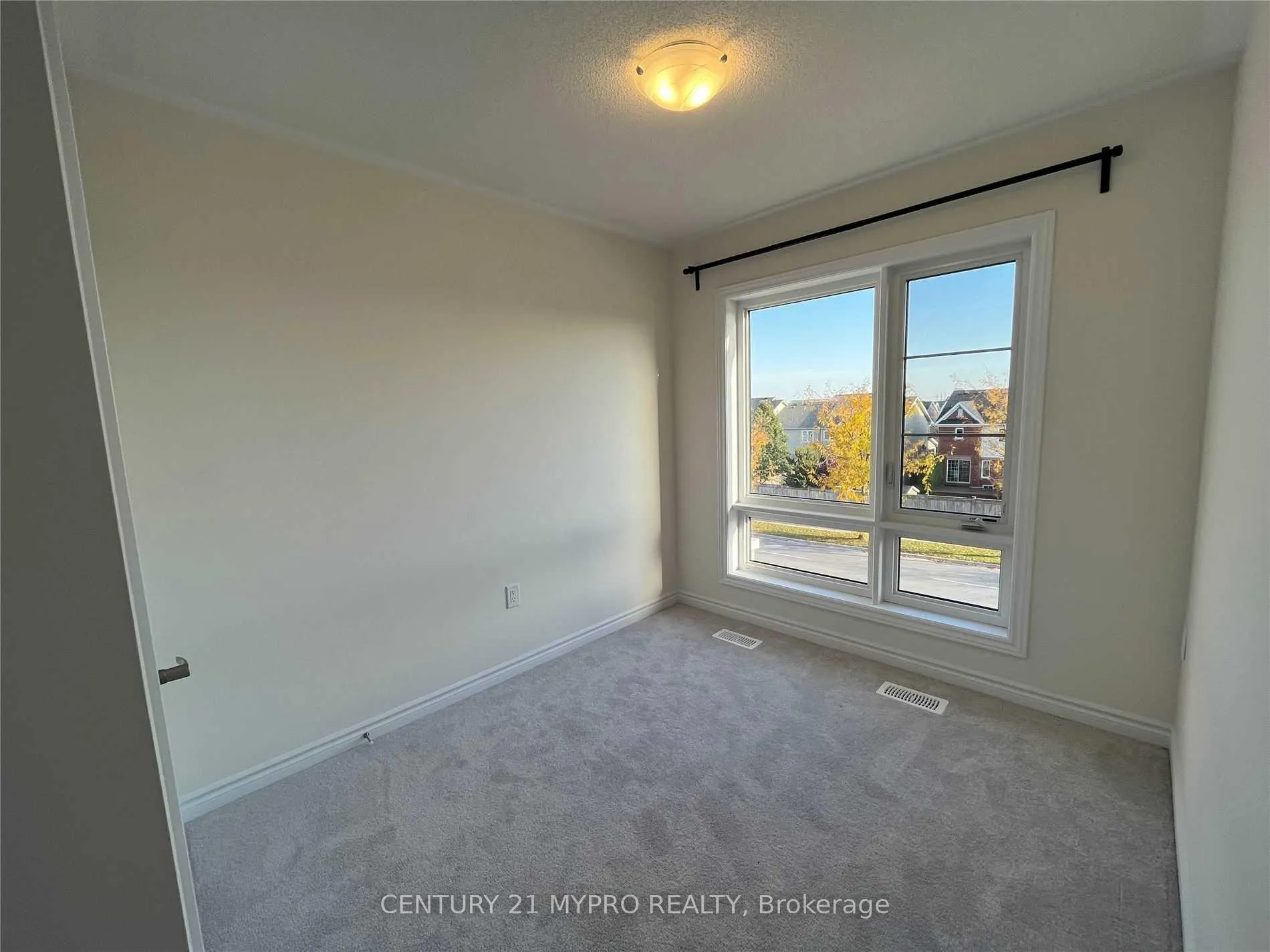 Photo 21 of 278 Carnwith Drive E, Whitby, Brooklin — HOMEH