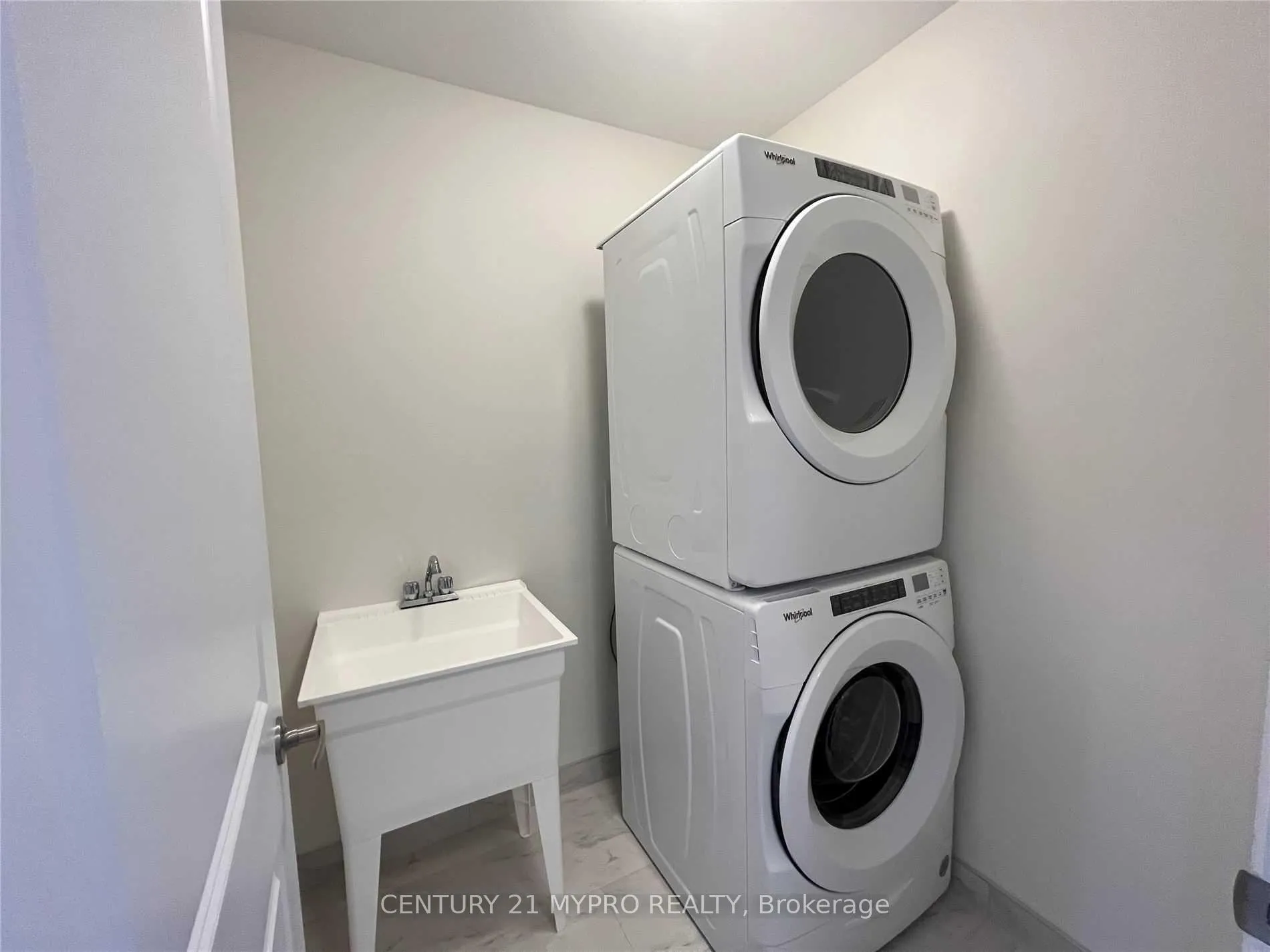 Photo 24 of 278 Carnwith Drive E, Whitby, Brooklin — HOMEH