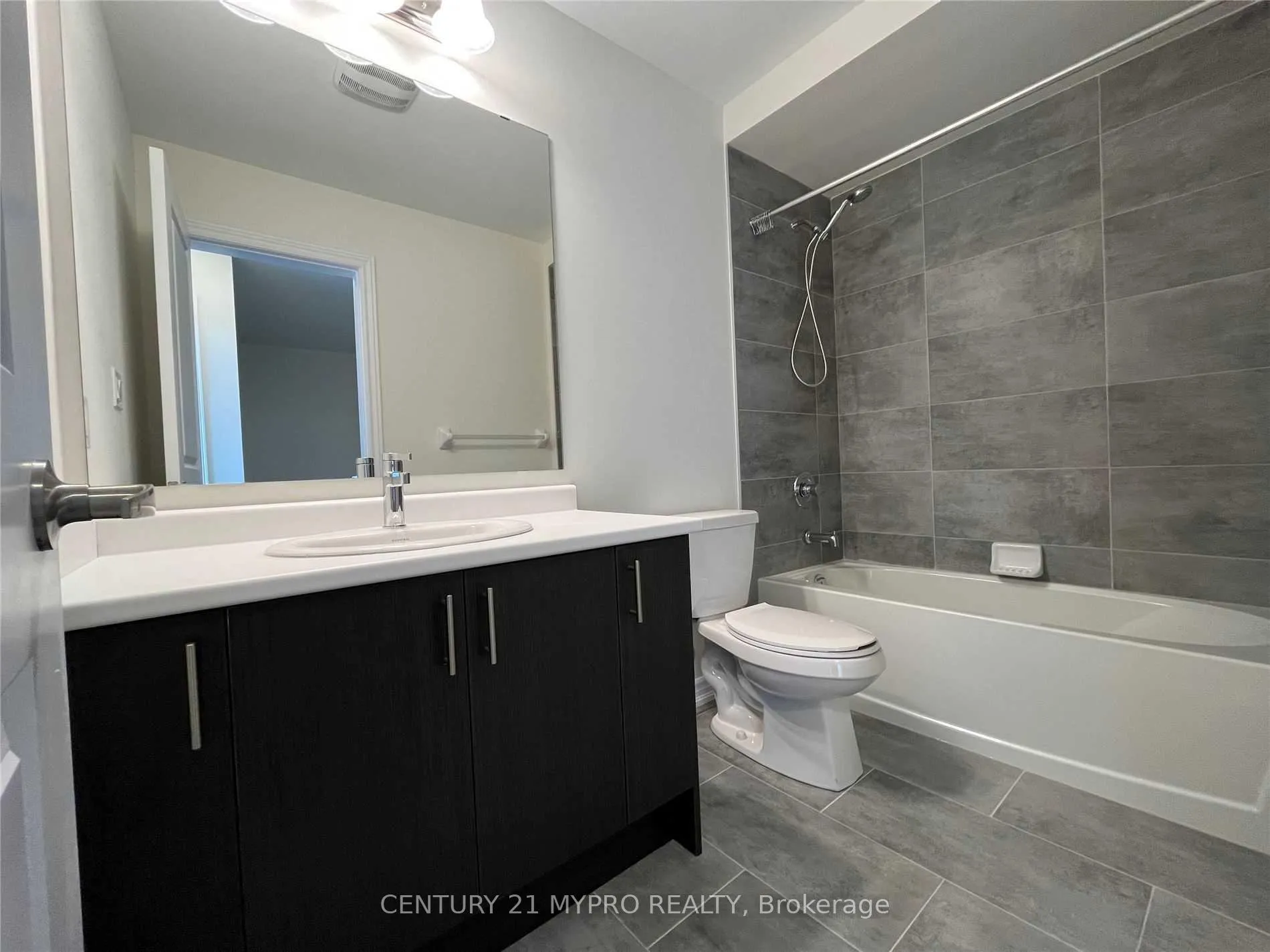 Photo 25 of 278 Carnwith Drive E, Whitby, Brooklin — HOMEH
