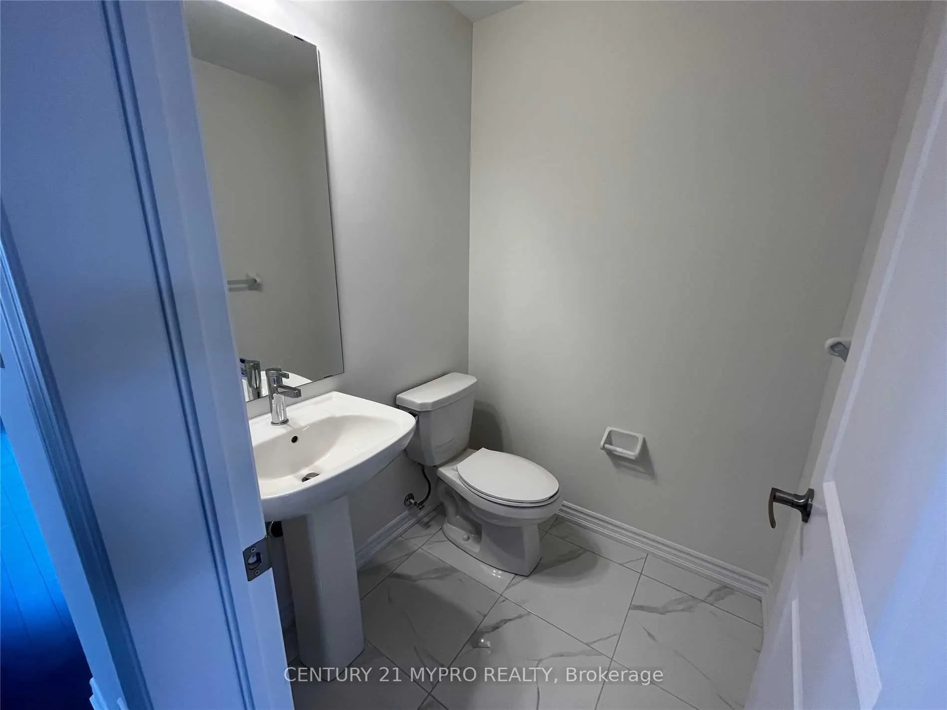 Photo 27 of 278 Carnwith Drive E, Whitby, Brooklin — HOMEH