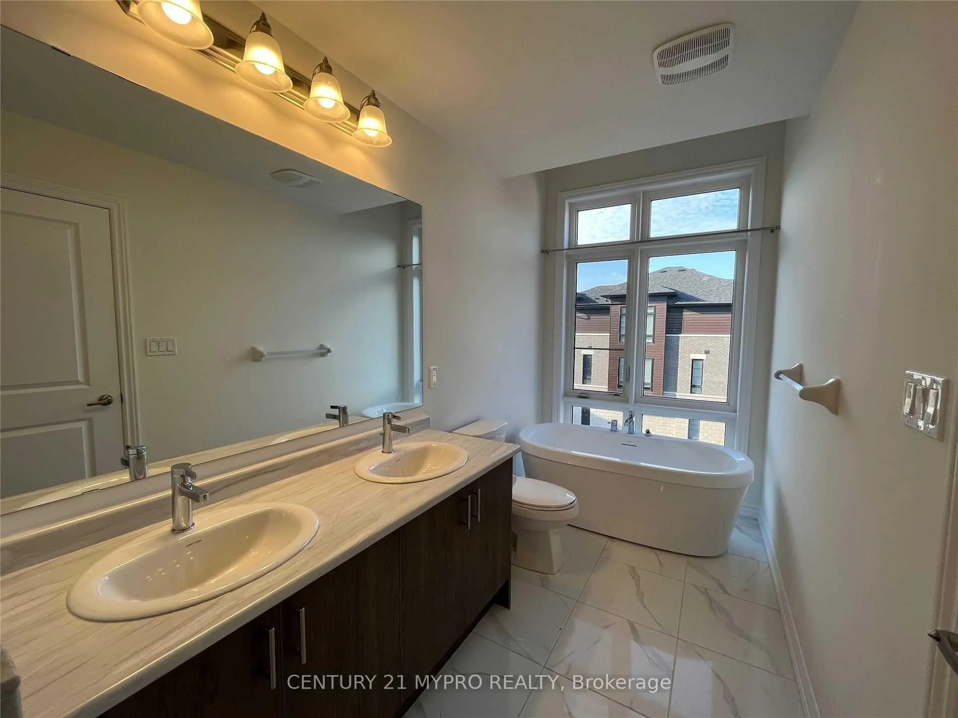 Photo 29 of 278 Carnwith Drive E, Whitby, Brooklin — HOMEH