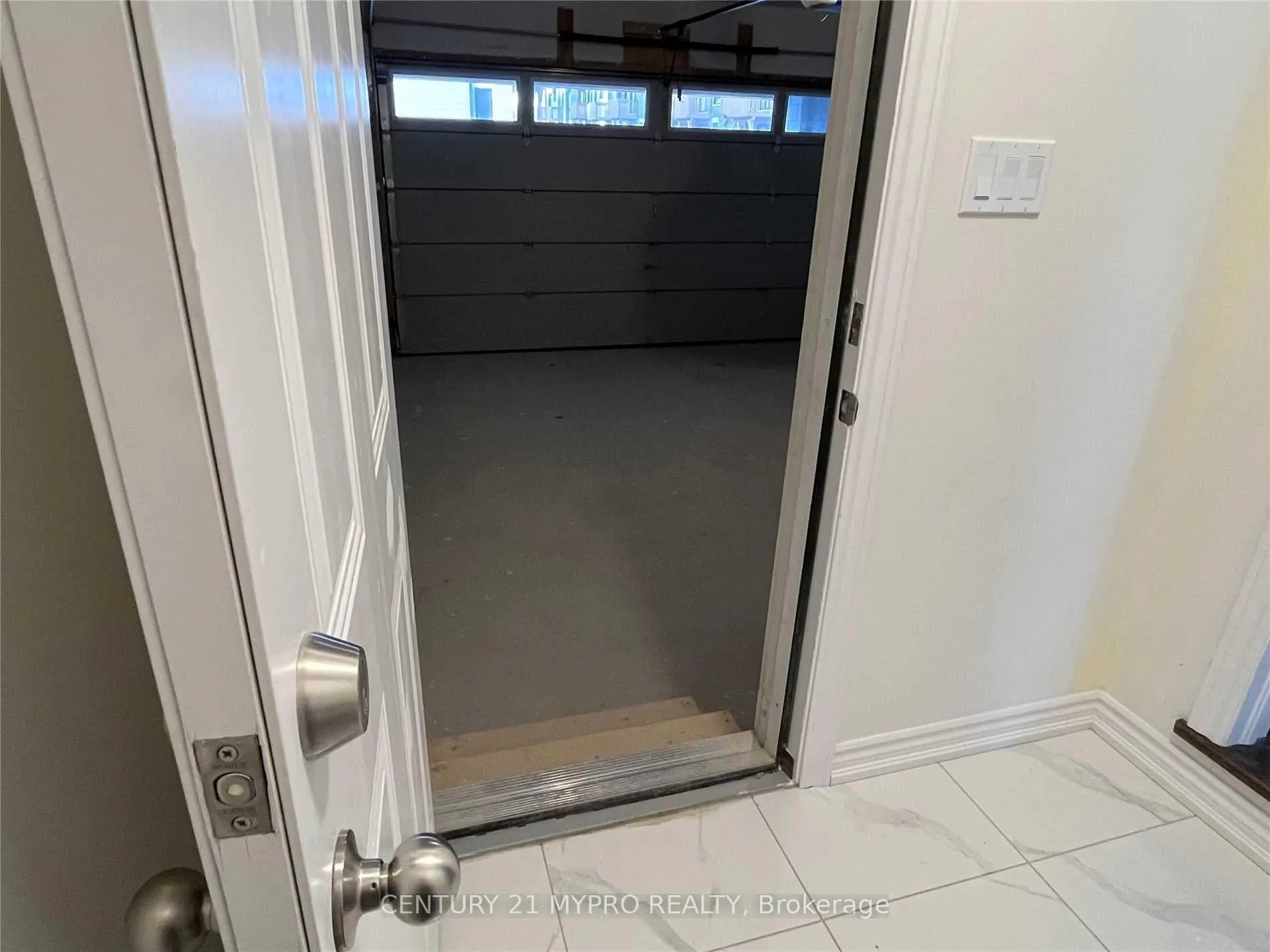 Photo 34 of 278 Carnwith Drive E, Whitby, Brooklin — HOMEH
