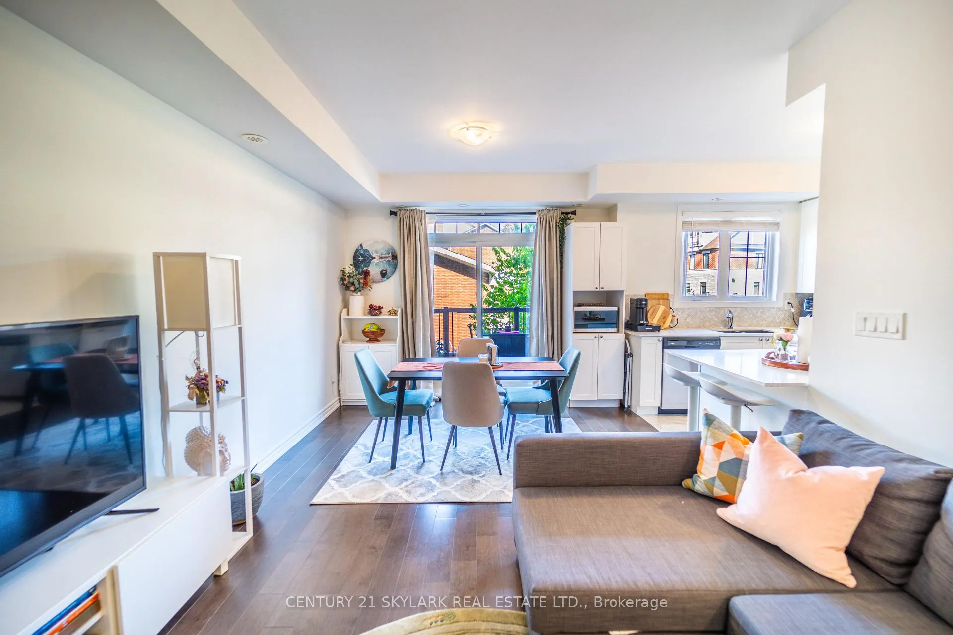 Photo 2 of Unit 6, 196 Pine Grove Road, Vaughan, Islington Woods — HOMEH