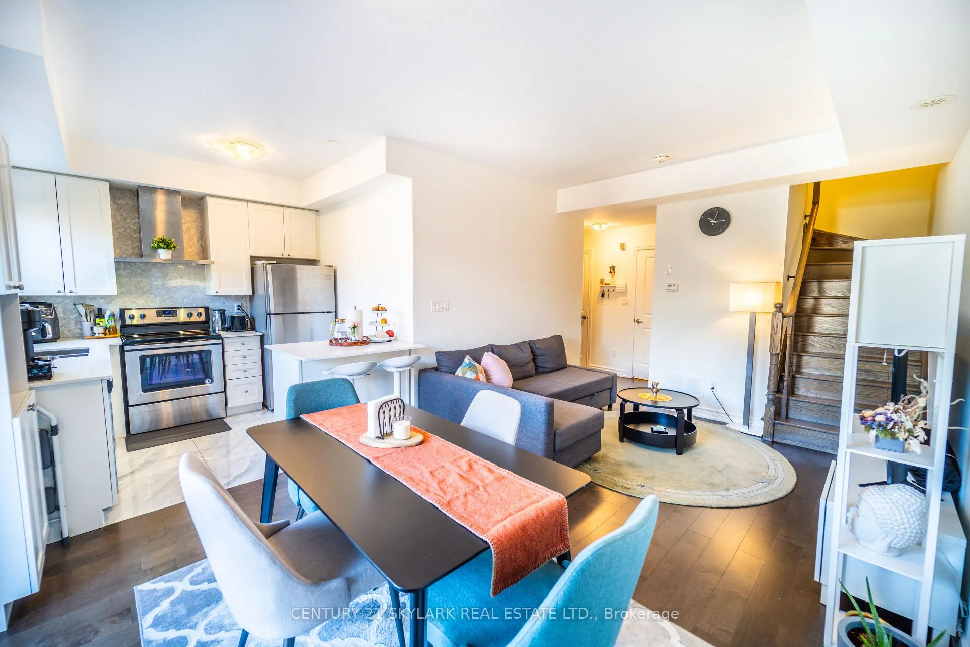 Photo 3 of Unit 6, 196 Pine Grove Road, Vaughan, Islington Woods — HOMEH
