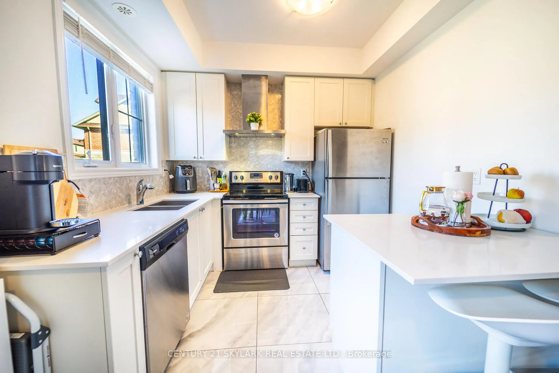 Photo 8 of Unit 6, 196 Pine Grove Road, Vaughan, Islington Woods — HOMEH