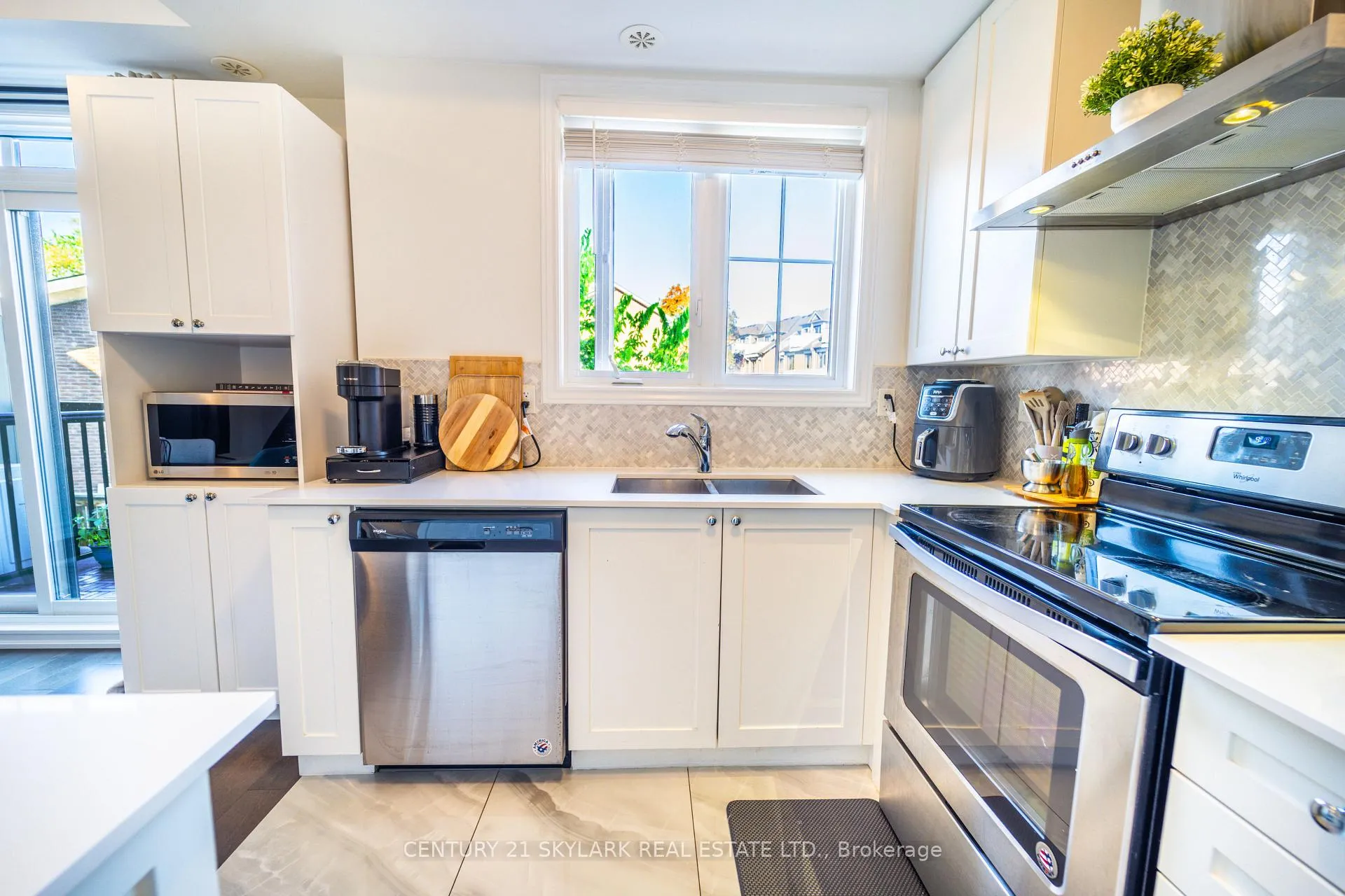Photo 9 of Unit 6, 196 Pine Grove Road, Vaughan, Islington Woods — HOMEH