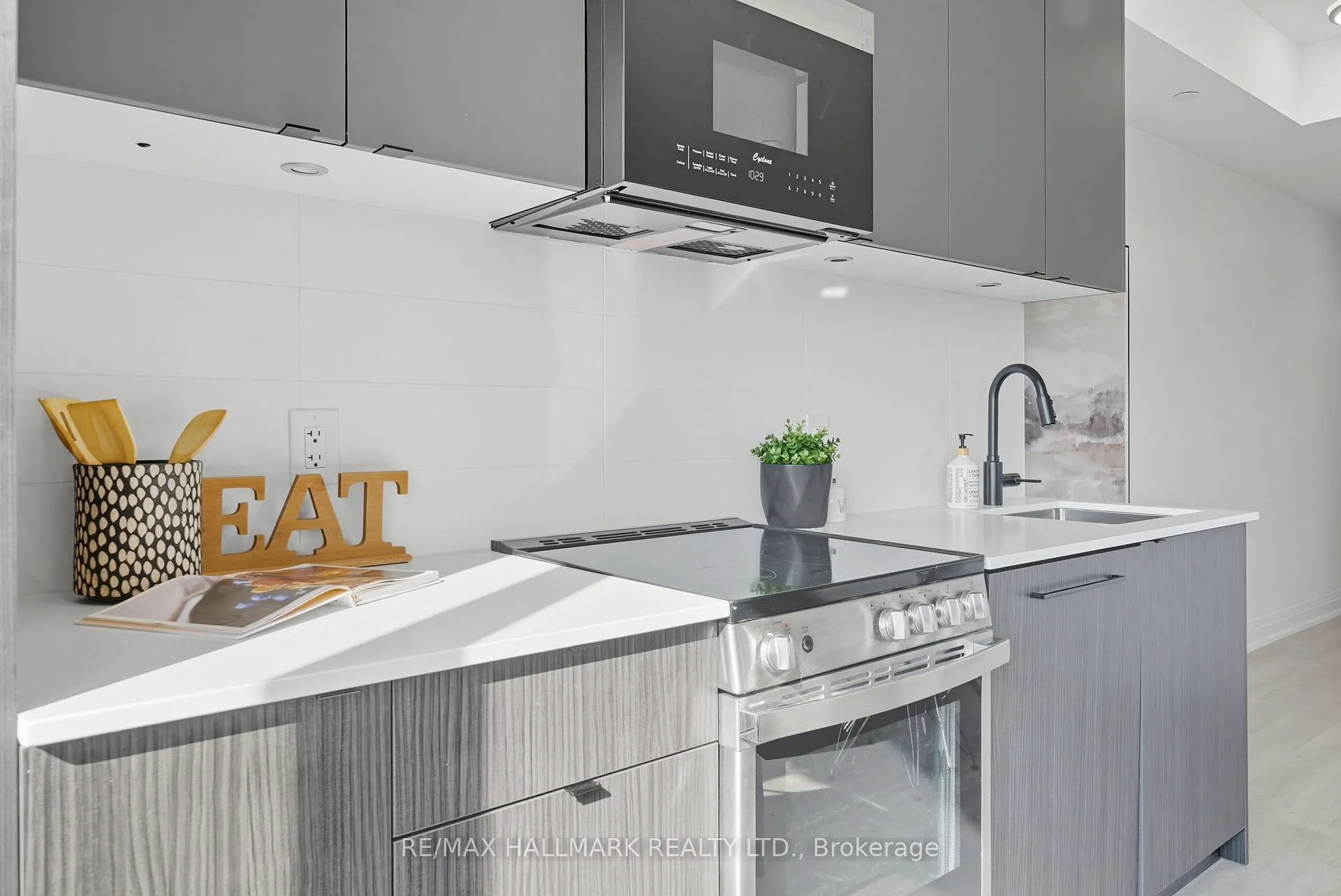 Photo 9 of Unit 513, 2369 Danforth Avenue, Toronto, East End-Danforth — HOMEH