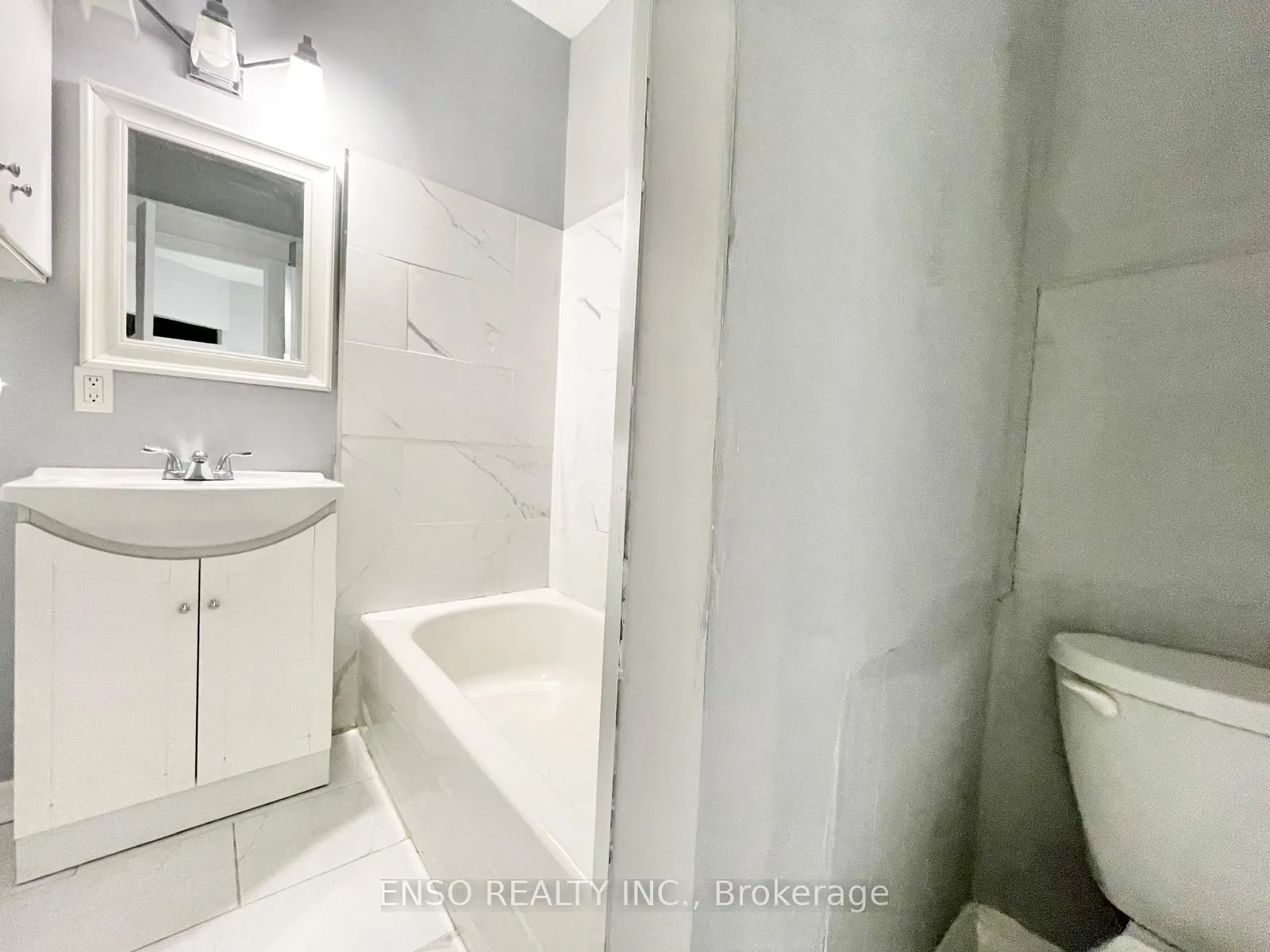 Photo 8 of Unit 6, 5325 Van Alstyne Place, Niagara Falls, Clifton Hill — HOMEH