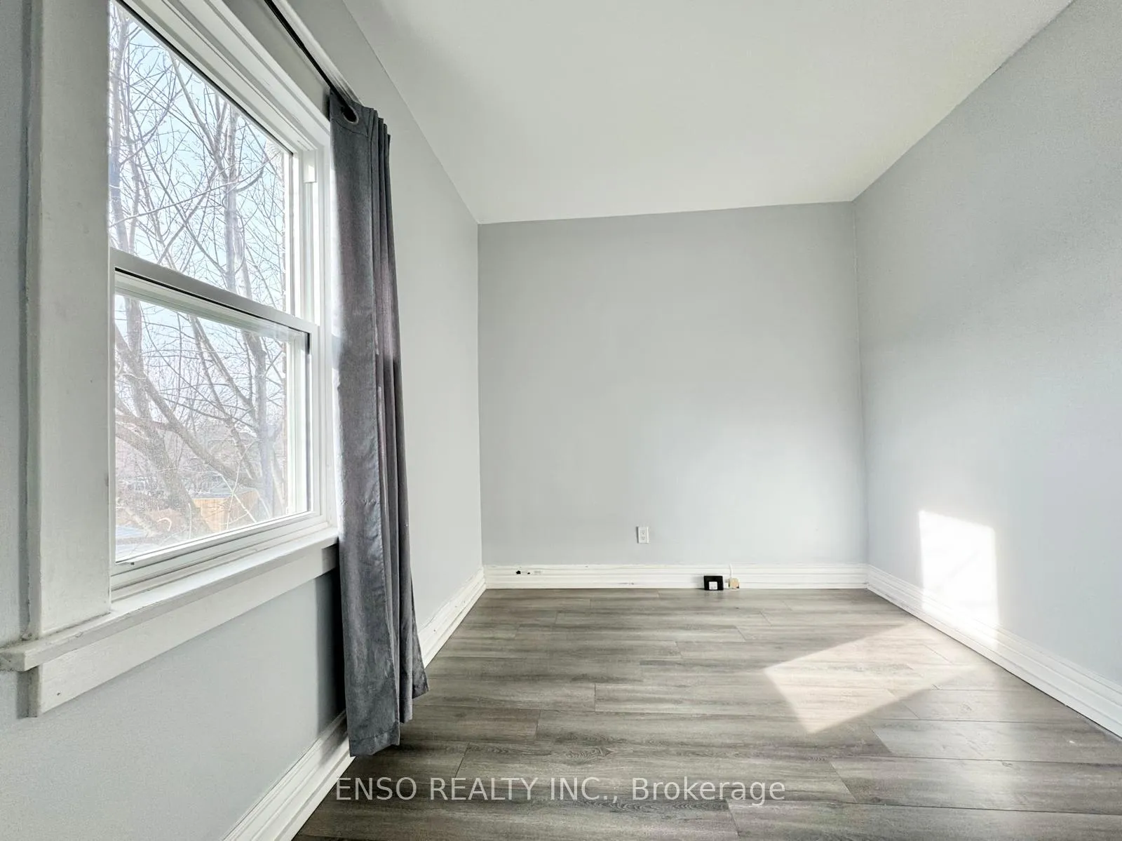 Photo 12 of Unit 6, 5325 Van Alstyne Place, Niagara Falls, Clifton Hill — HOMEH