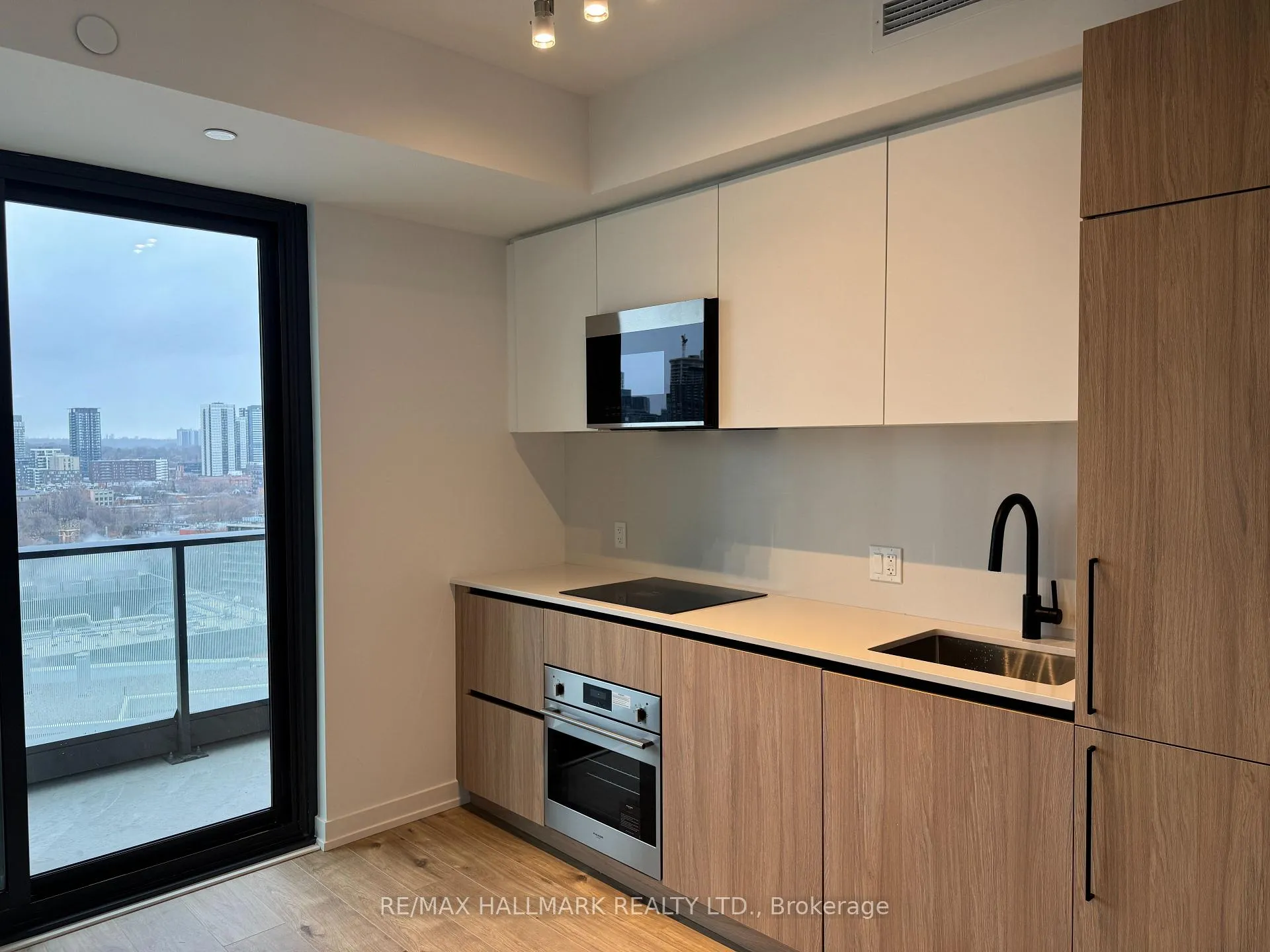 Photo 9 of 35 Parliament Street, Toronto, Waterfront Communities — HOMEH
