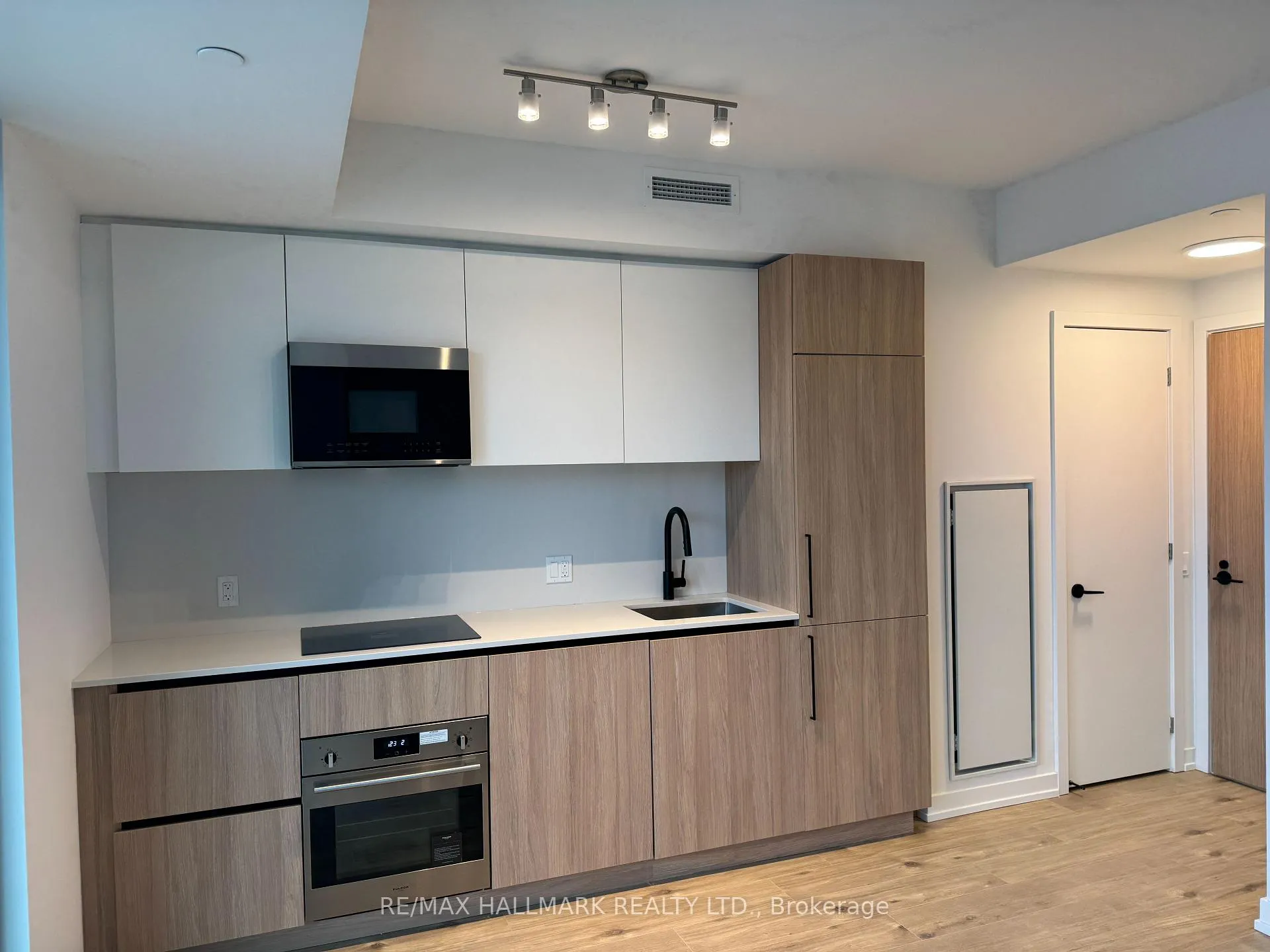 Photo 11 of 35 Parliament Street, Toronto, Waterfront Communities — HOMEH