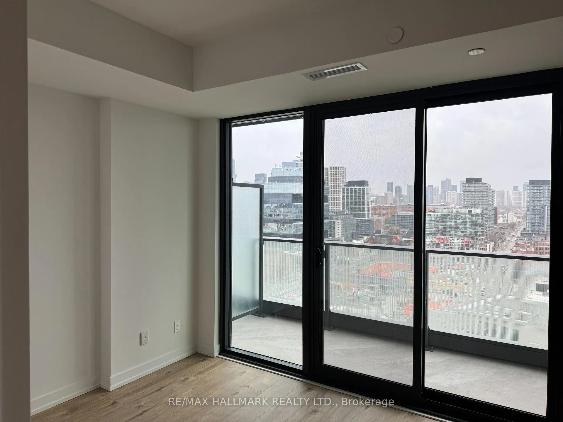 Photo 12 of 35 Parliament Street, Toronto, Waterfront Communities — HOMEH