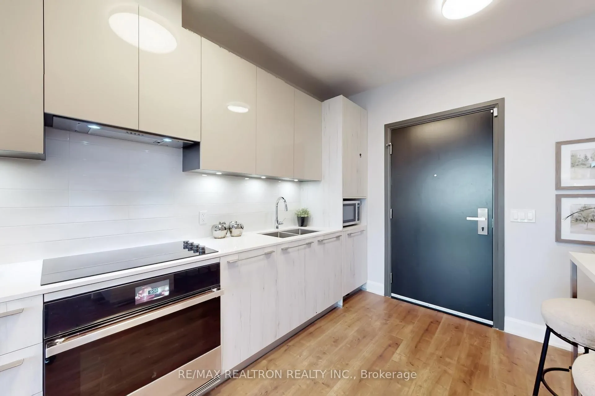 Photo 4 of Unit 1010, 38 Water Walk Drive, Markham, Unionville — HOMEH