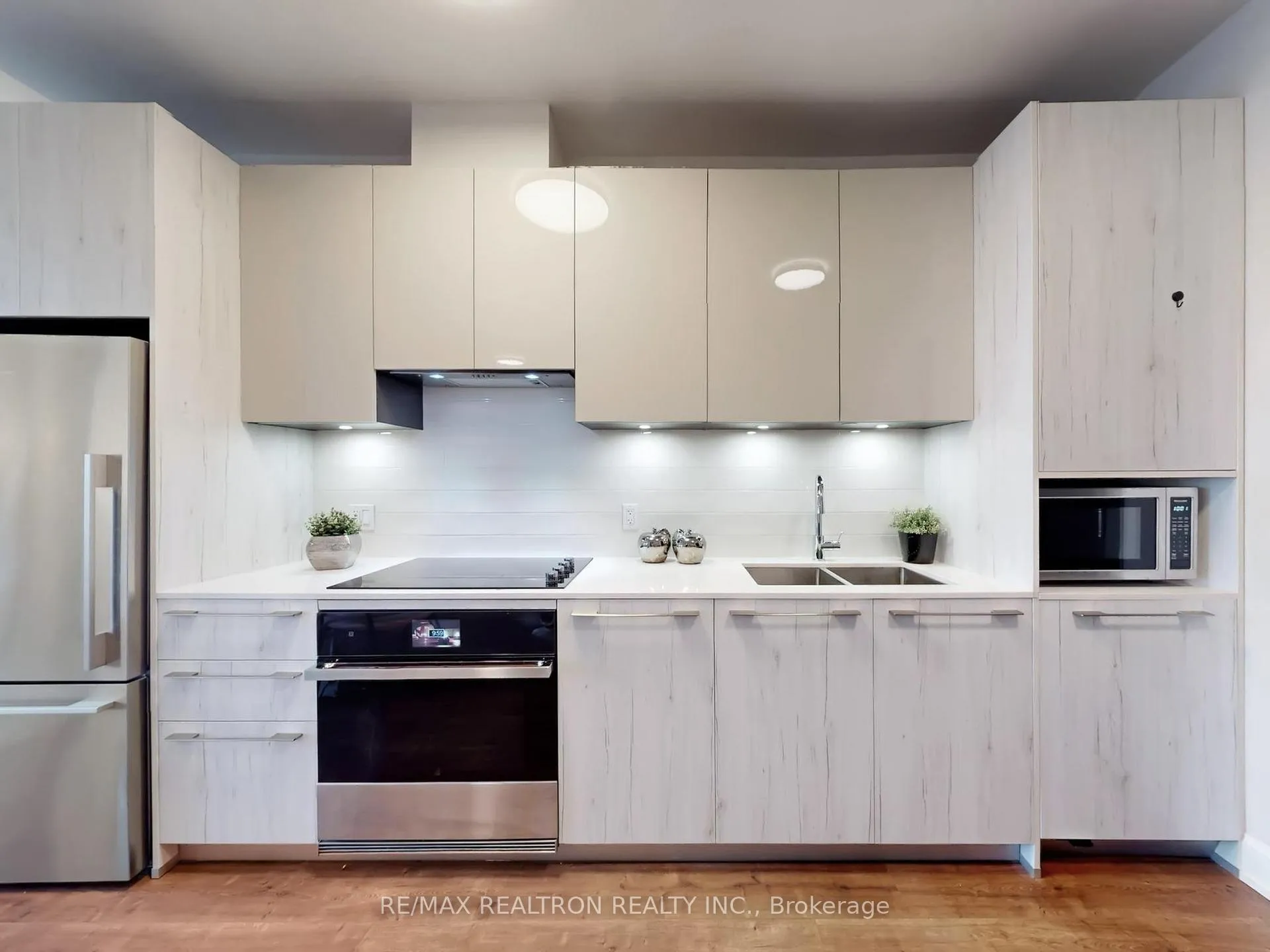 Photo 7 of Unit 1010, 38 Water Walk Drive, Markham, Unionville — HOMEH