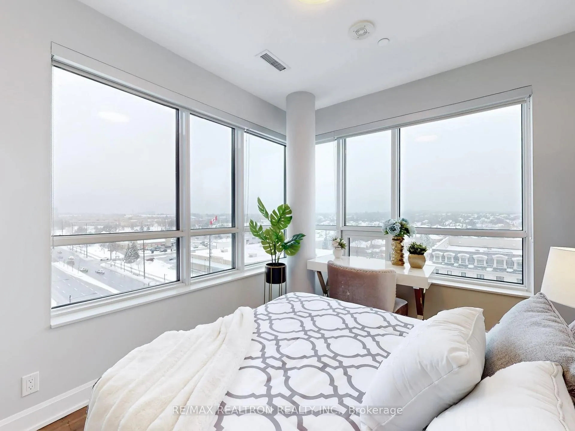 Photo 13 of Unit 1010, 38 Water Walk Drive, Markham, Unionville — HOMEH