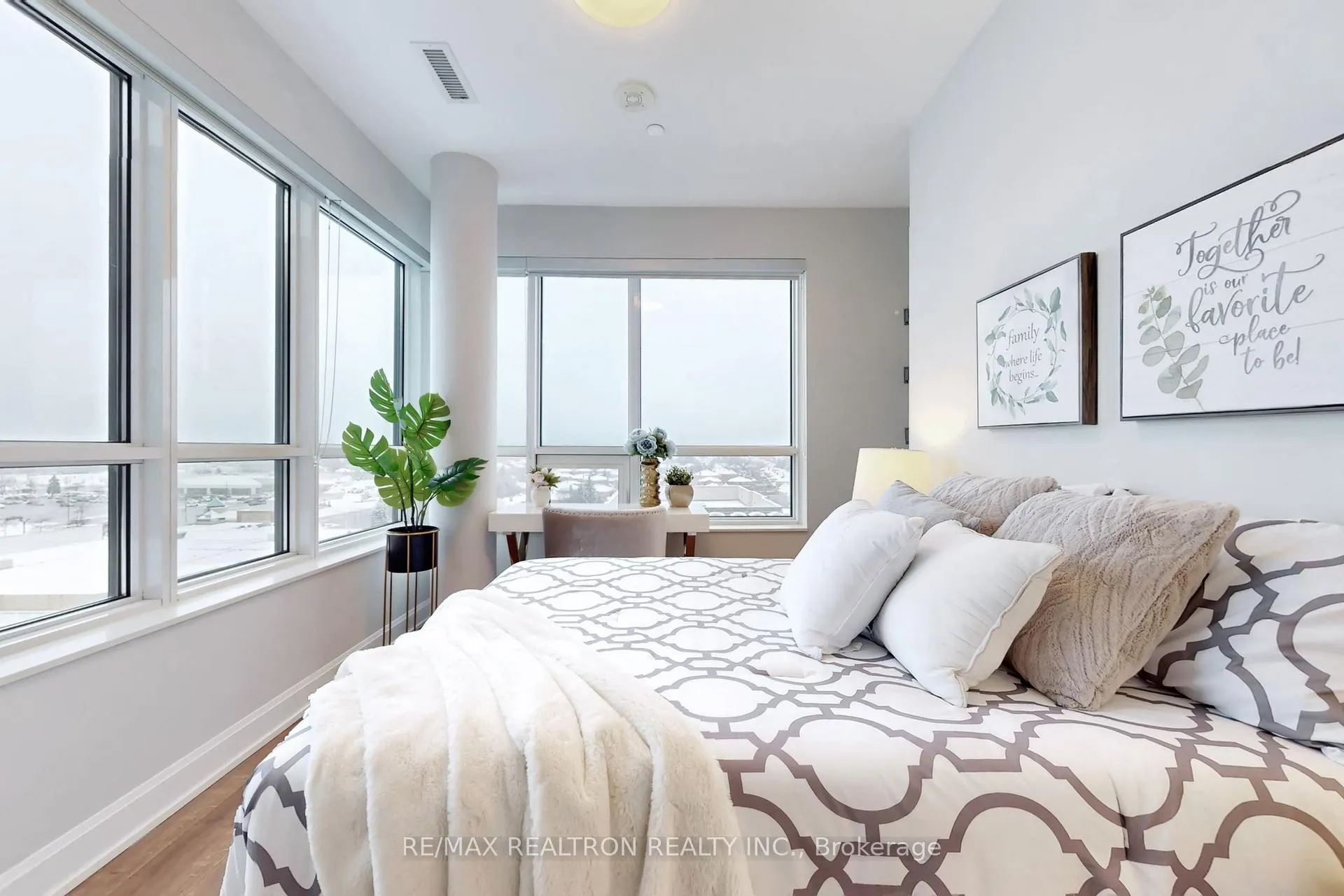 Photo 14 of Unit 1010, 38 Water Walk Drive, Markham, Unionville — HOMEH