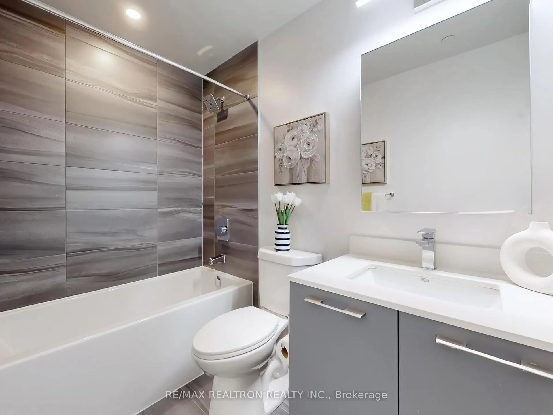 Photo 16 of Unit 1010, 38 Water Walk Drive, Markham, Unionville — HOMEH