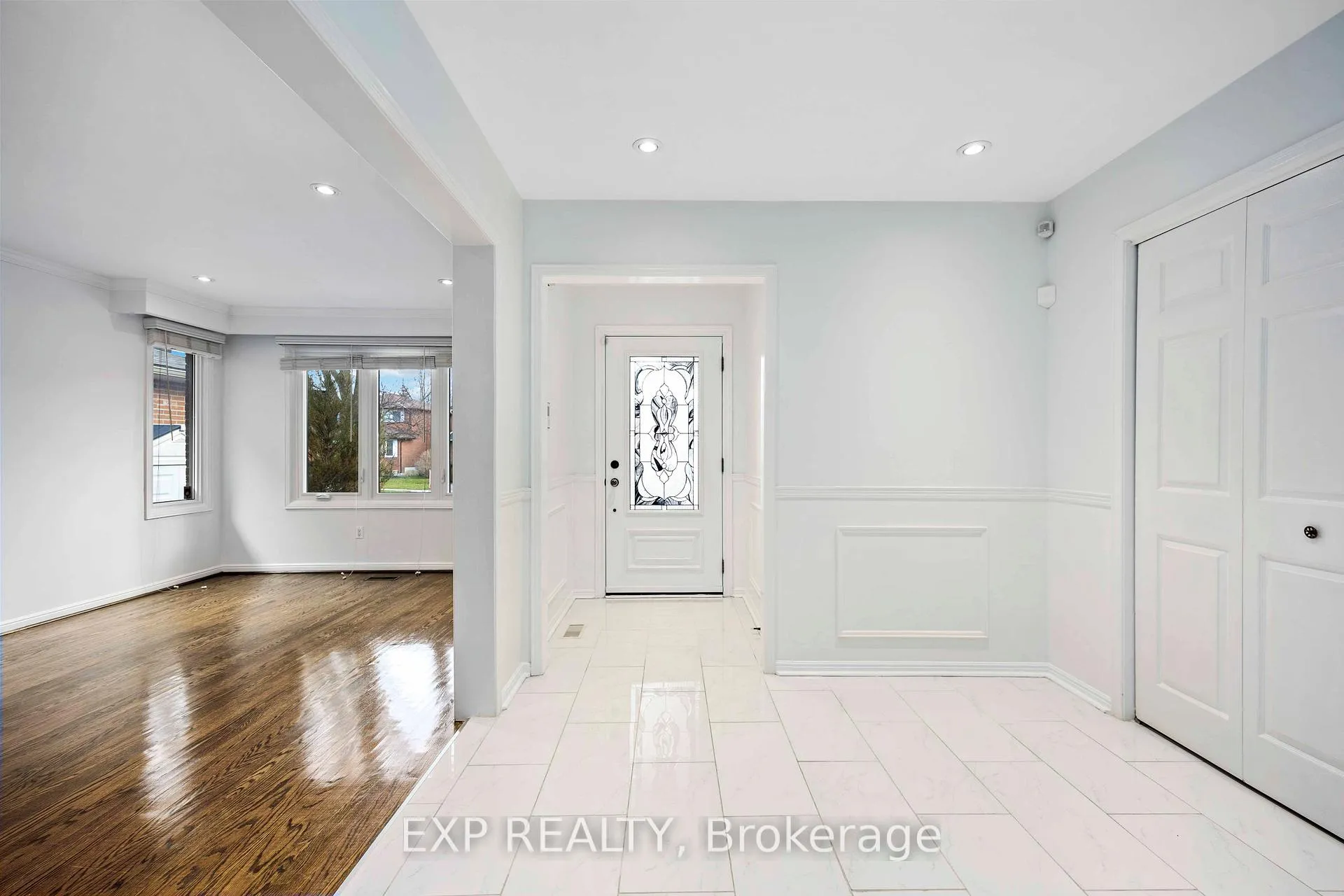 Photo 3 of 70 Gretman Crescent, Markham, Aileen-Willowbrook — HOMEH