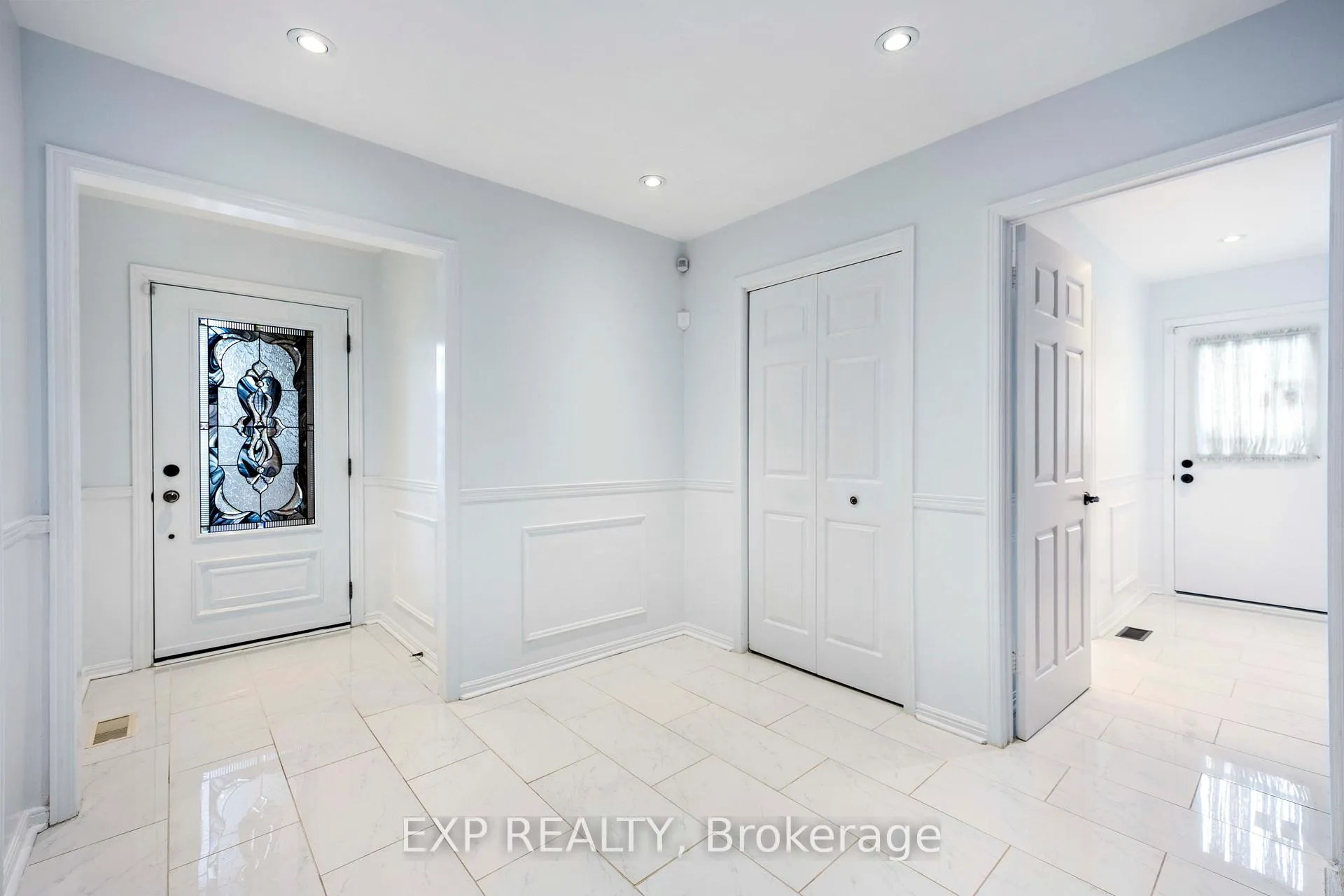 Photo 4 of 70 Gretman Crescent, Markham, Aileen-Willowbrook — HOMEH