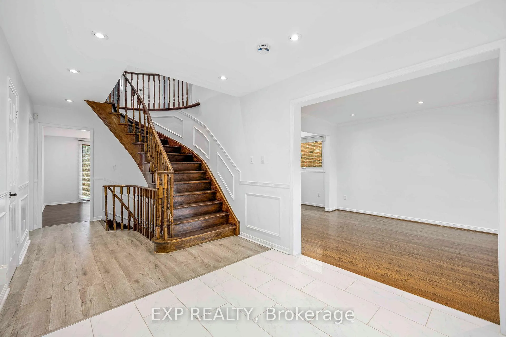 Photo 5 of 70 Gretman Crescent, Markham, Aileen-Willowbrook — HOMEH