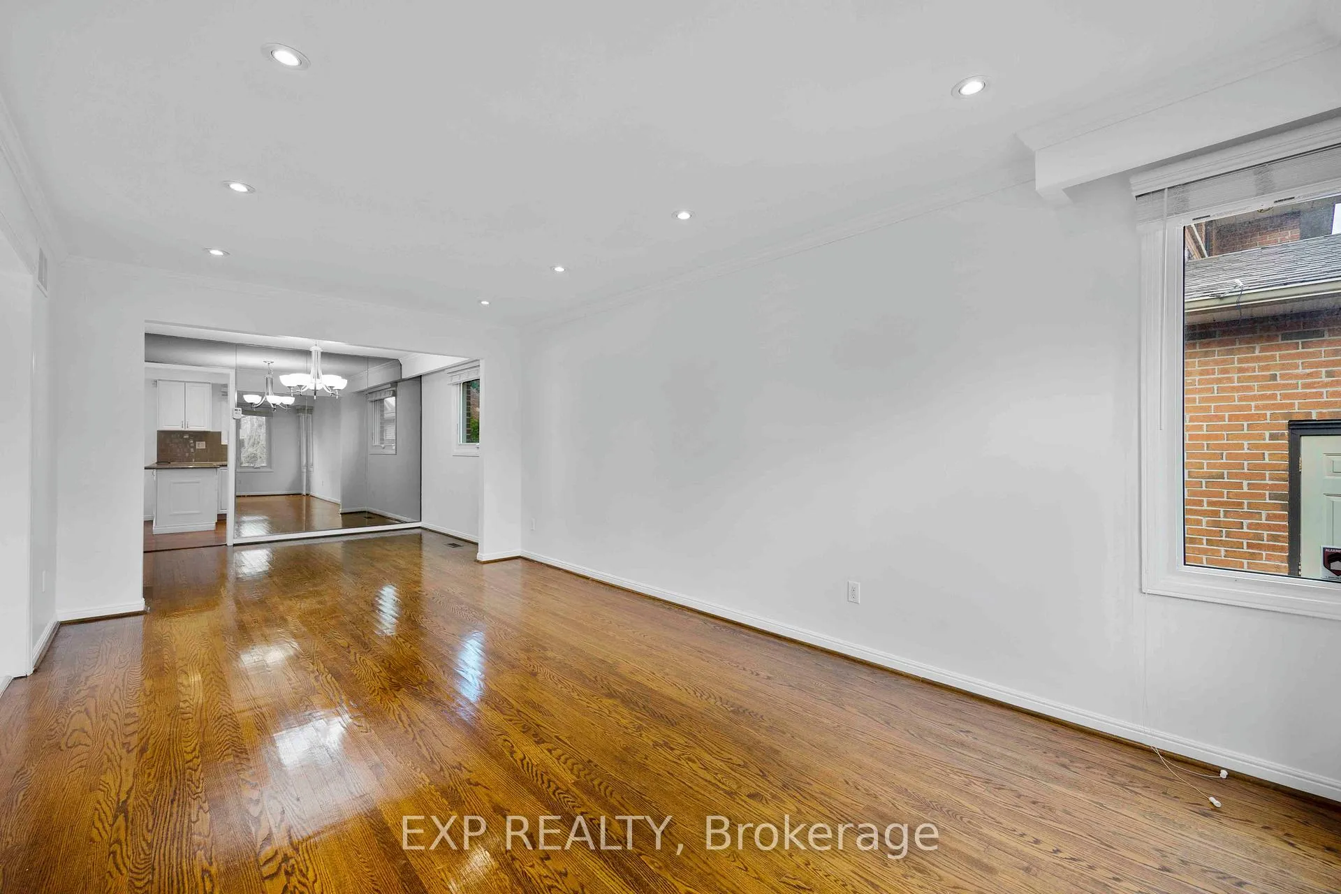 Photo 6 of 70 Gretman Crescent, Markham, Aileen-Willowbrook — HOMEH
