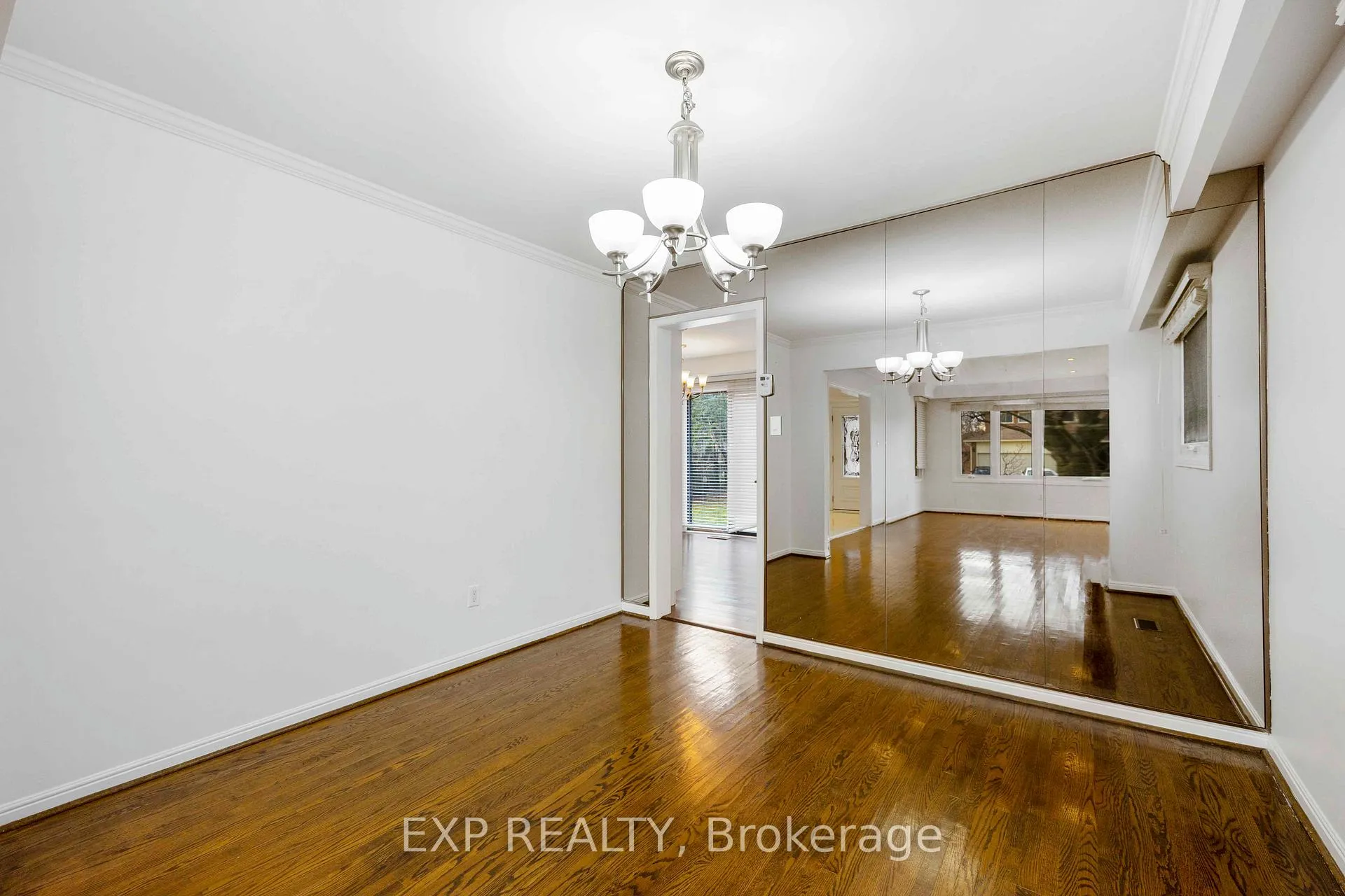 Photo 8 of 70 Gretman Crescent, Markham, Aileen-Willowbrook — HOMEH