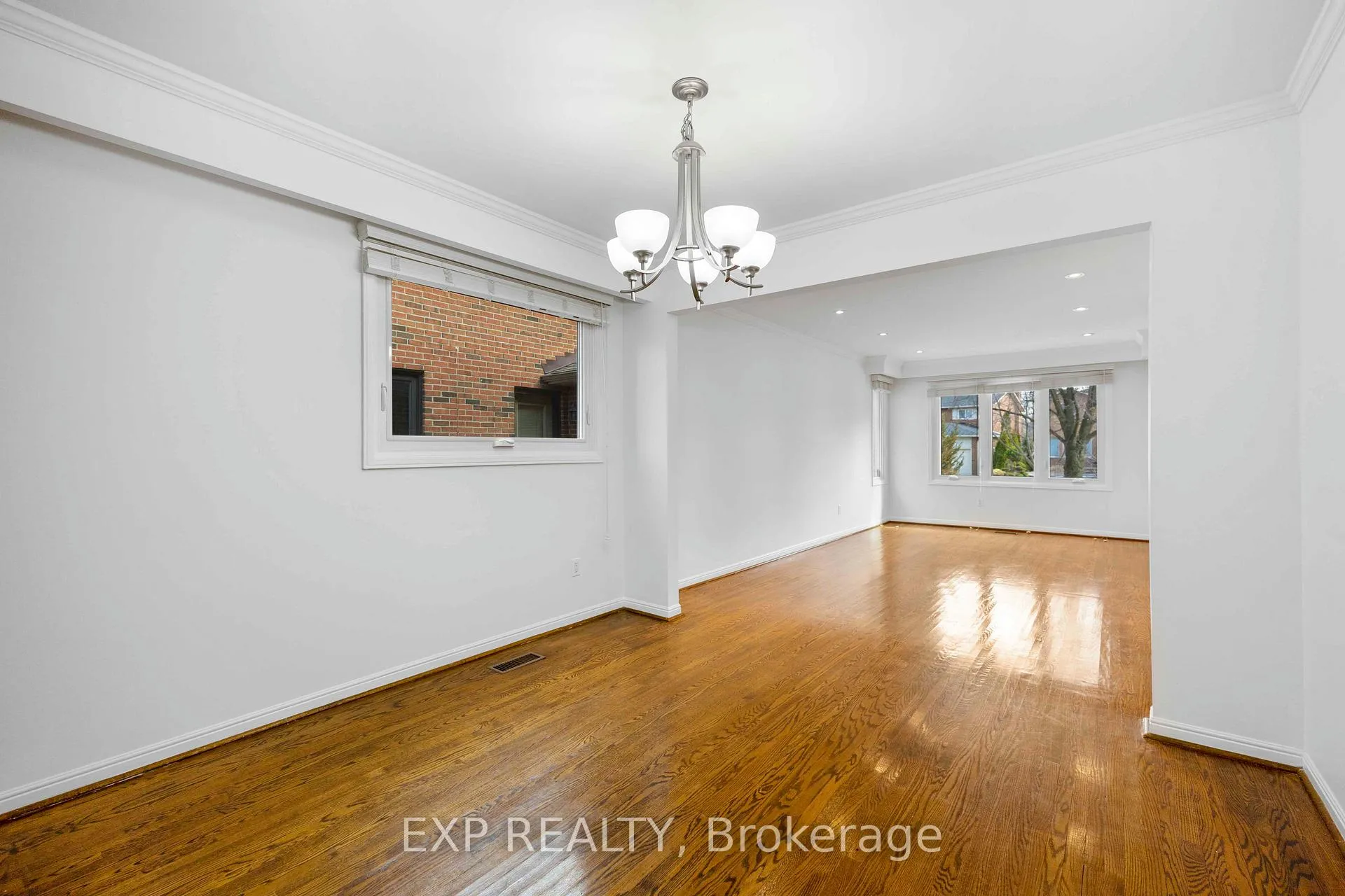 Photo 9 of 70 Gretman Crescent, Markham, Aileen-Willowbrook — HOMEH
