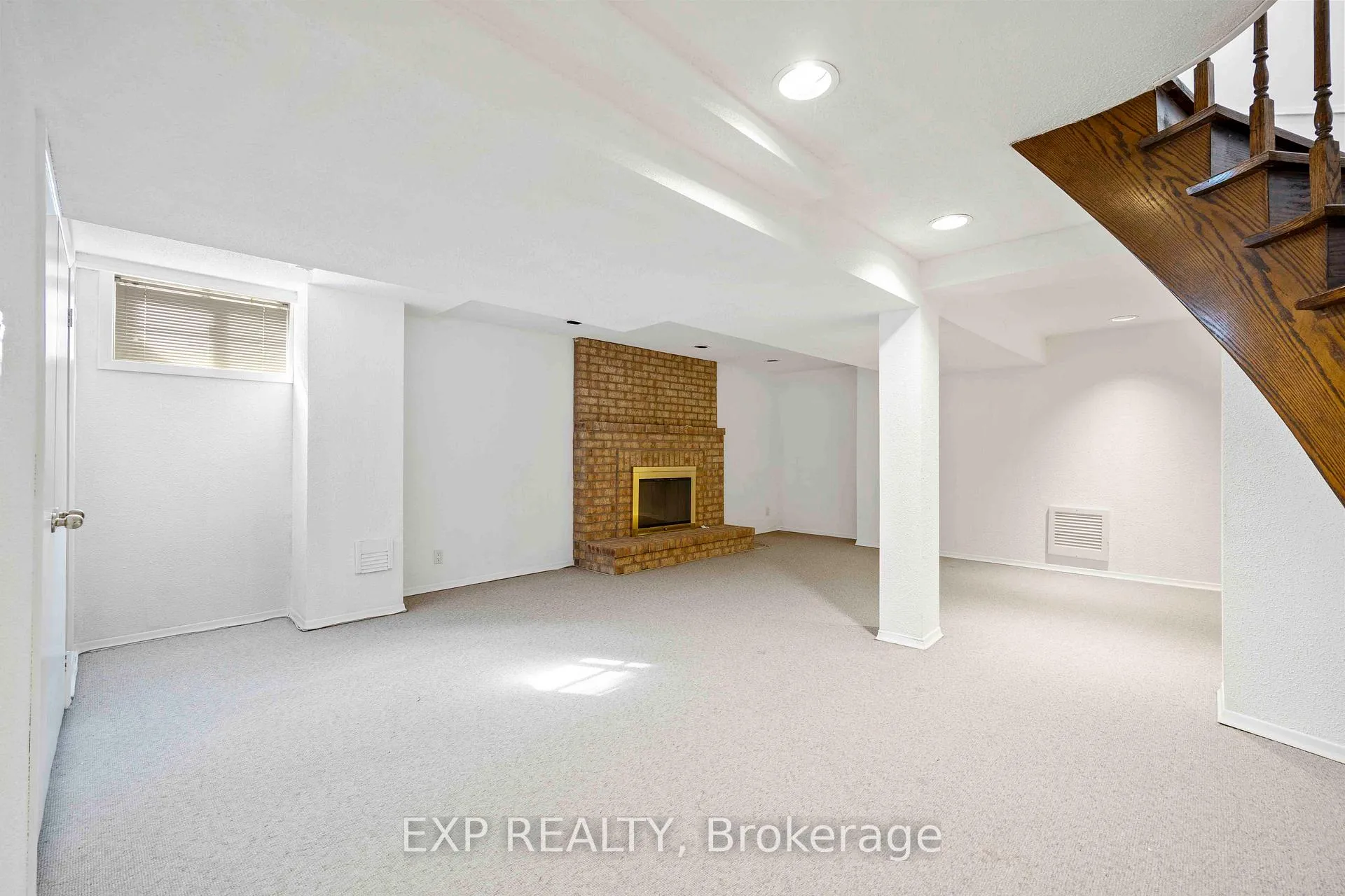 Photo 12 of 70 Gretman Crescent, Markham, Aileen-Willowbrook — HOMEH