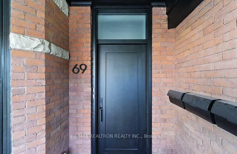 Photo 2 of Unit 3, 69 Brunswick Avenue, Toronto, University — HOMEH