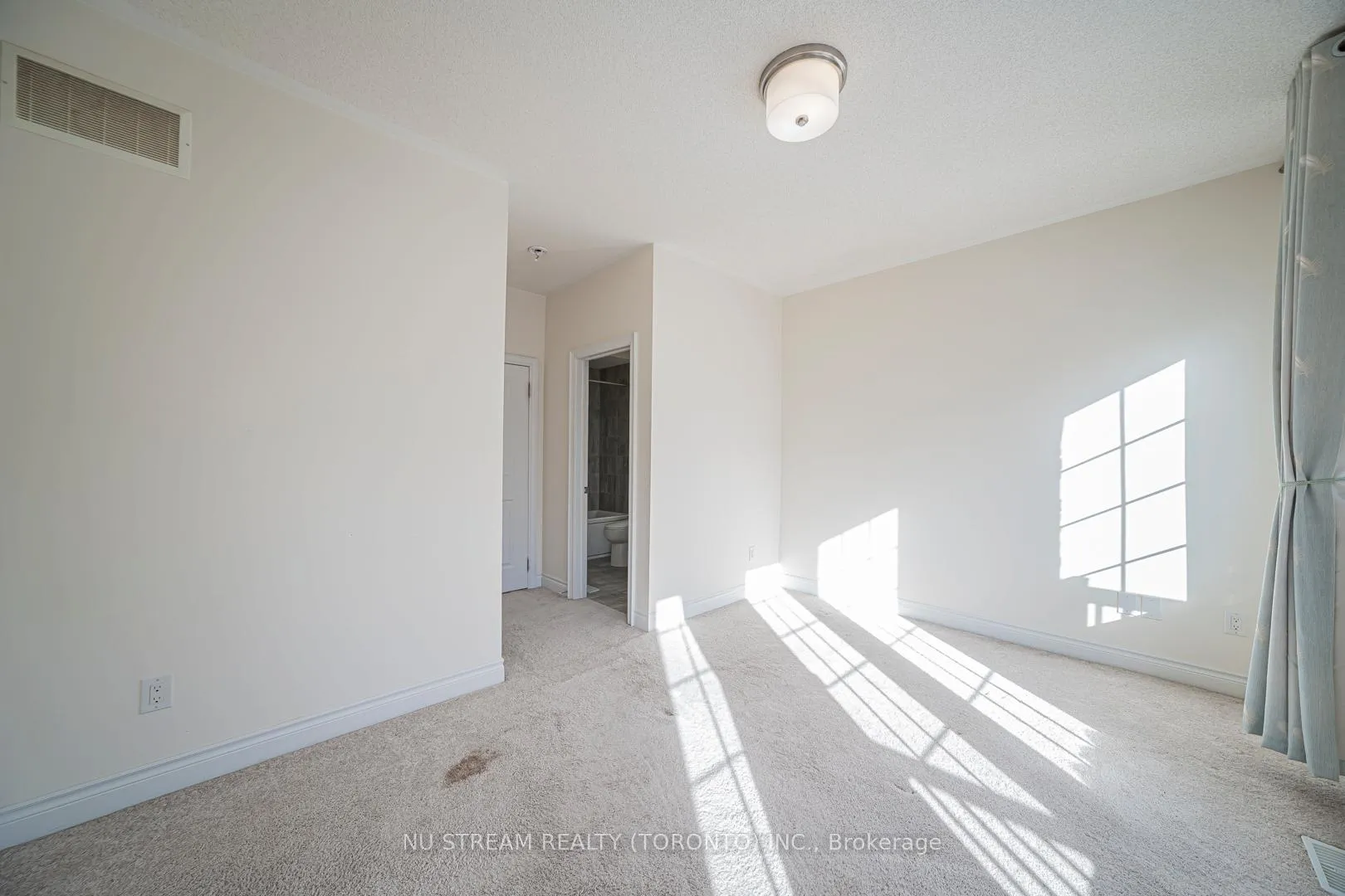 Photo 19 of 47 New Yorkton Avenue, Markham, Angus Glen — HOMEH