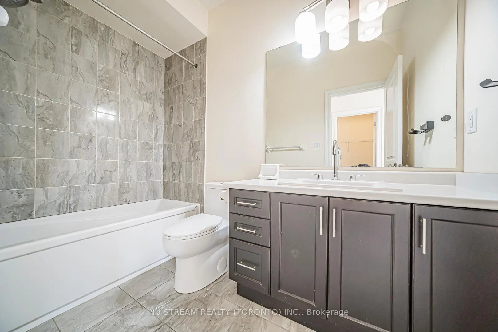 Photo 20 of 47 New Yorkton Avenue, Markham, Angus Glen — HOMEH
