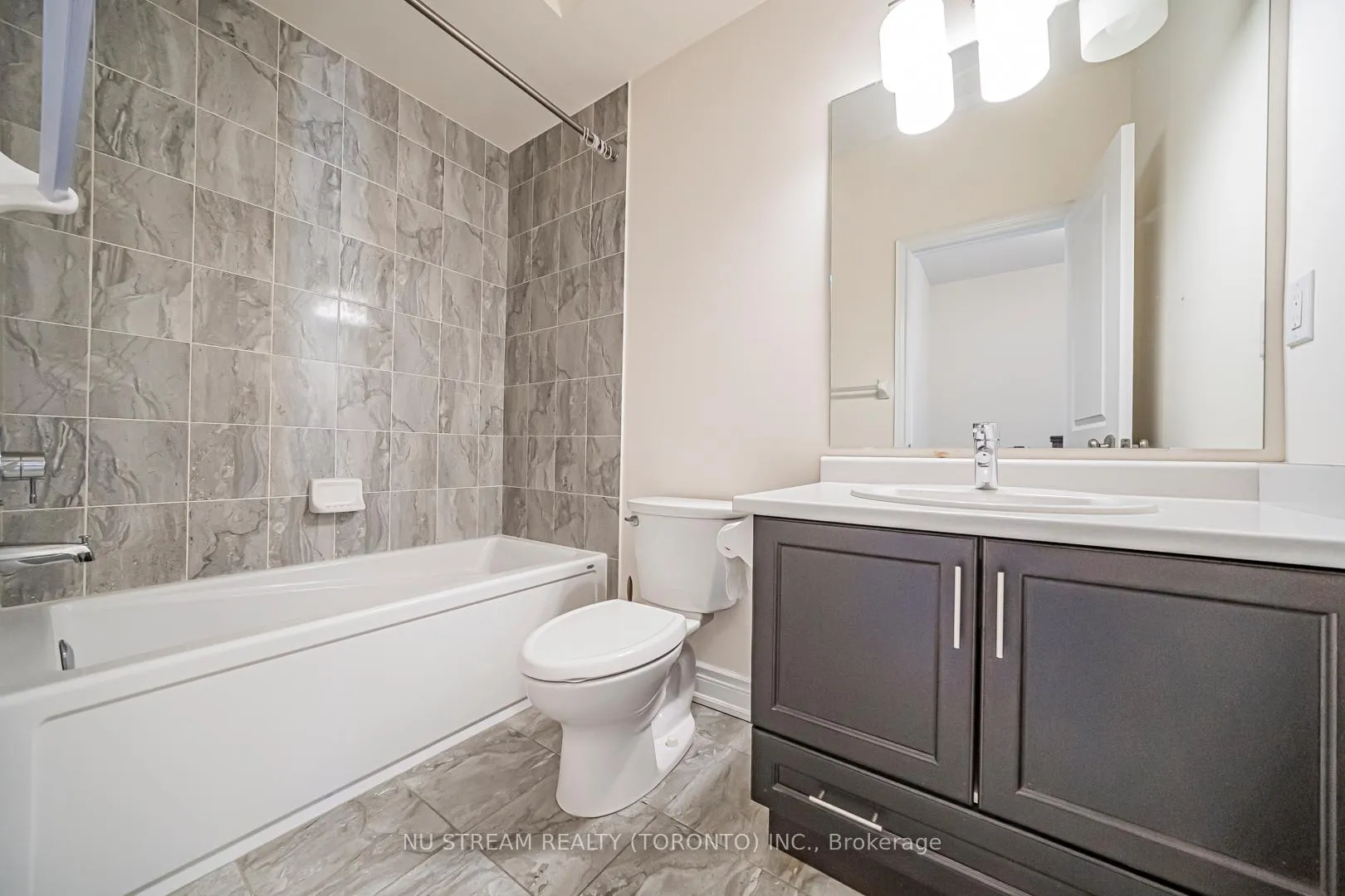 Photo 24 of 47 New Yorkton Avenue, Markham, Angus Glen — HOMEH