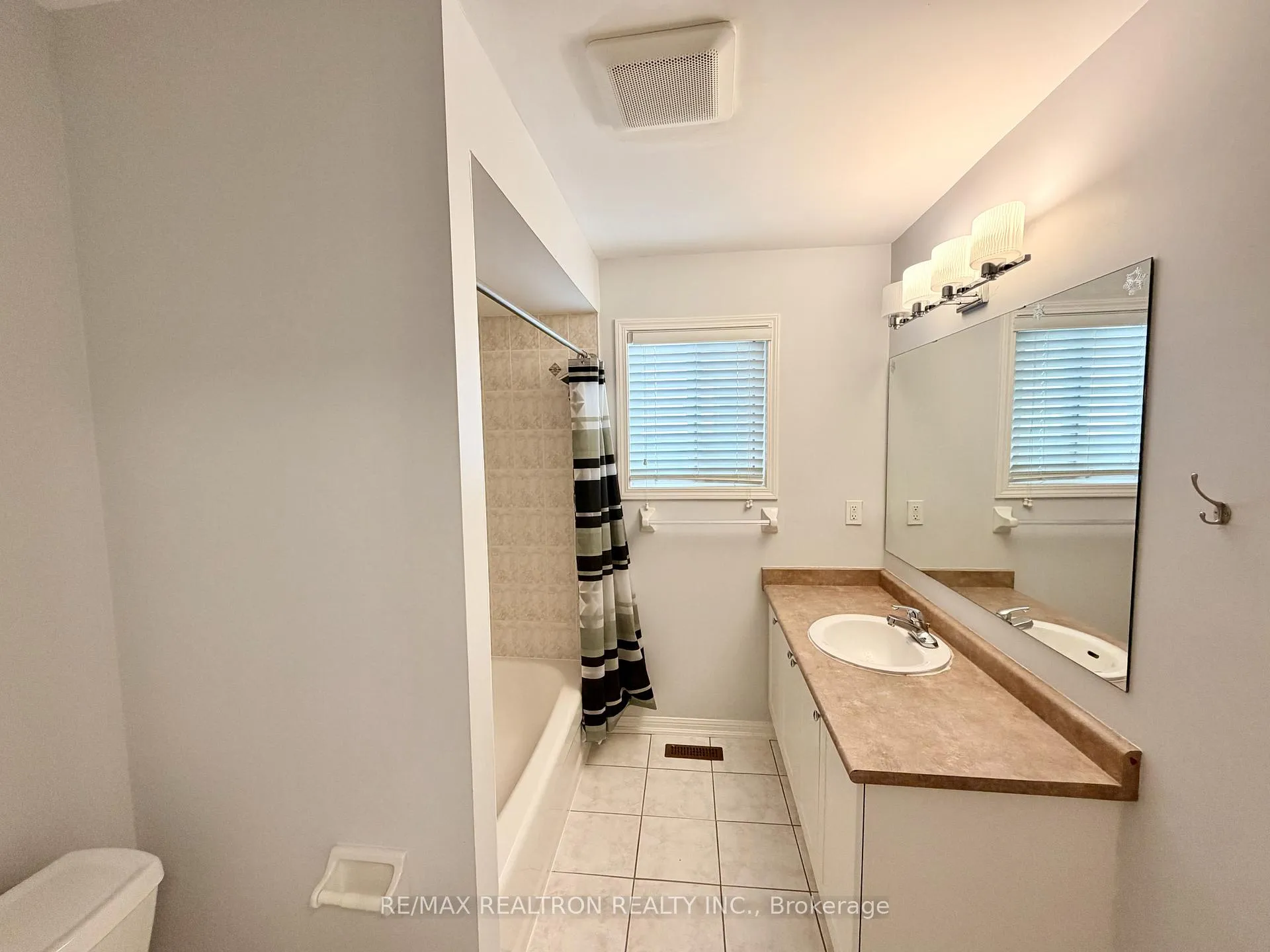 Photo 12 of 8 Holman Court, Whitby, Williamsburg — HOMEH