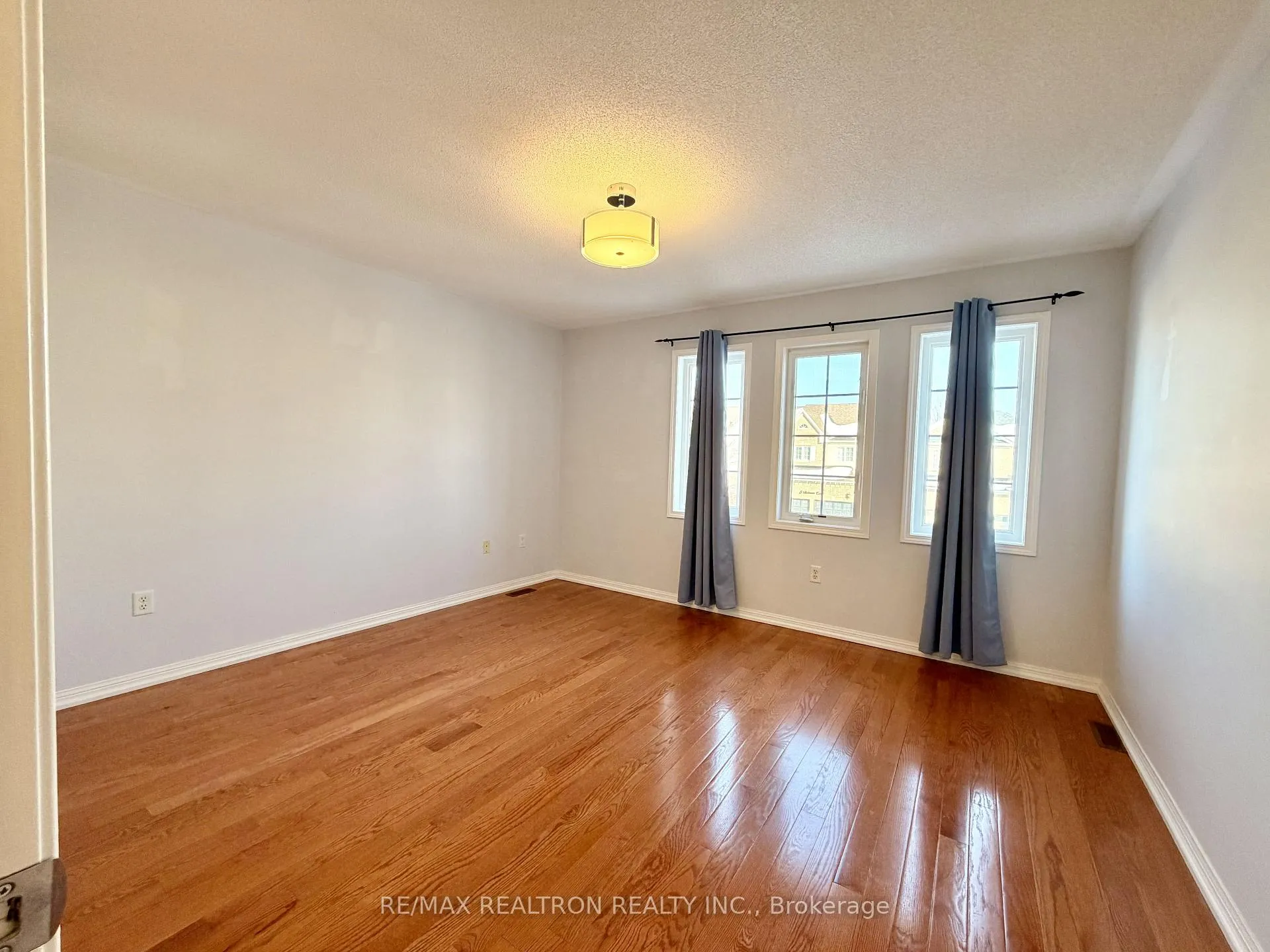 Photo 14 of 8 Holman Court, Whitby, Williamsburg — HOMEH