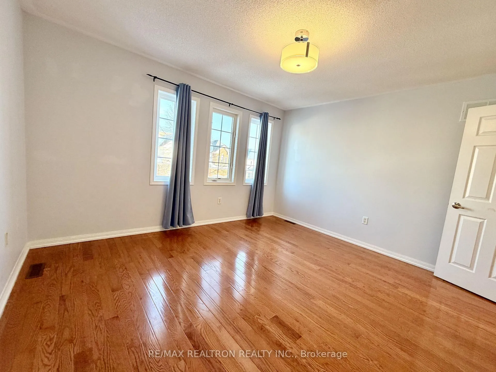 Photo 15 of 8 Holman Court, Whitby, Williamsburg — HOMEH