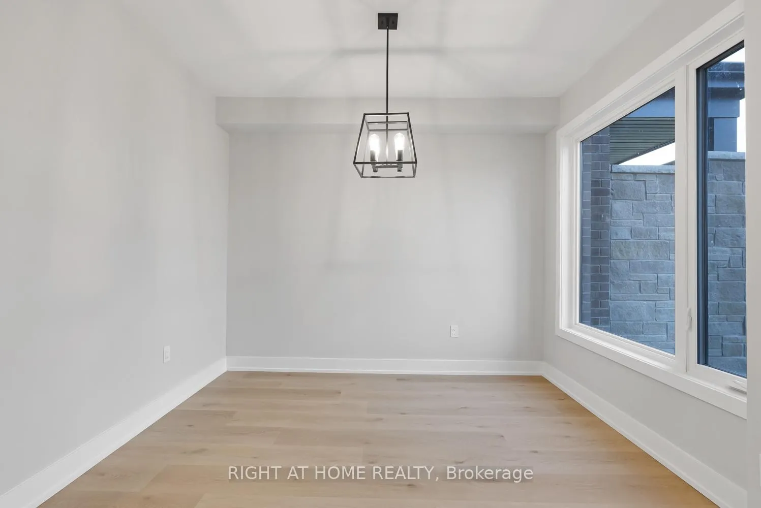 Photo 6 of 39 Assunta Lane, Clarington, Bowmanville — HOMEH
