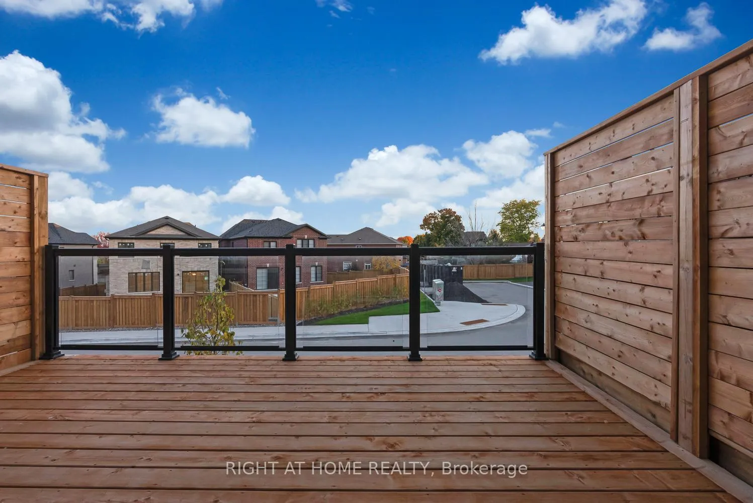Photo 11 of 39 Assunta Lane, Clarington, Bowmanville — HOMEH