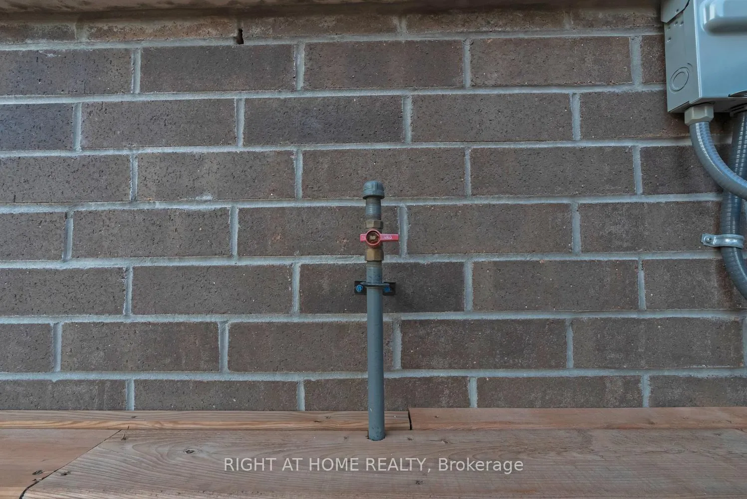 Photo 14 of 39 Assunta Lane, Clarington, Bowmanville — HOMEH