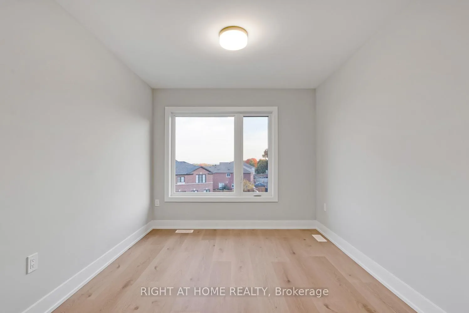 Photo 23 of 39 Assunta Lane, Clarington, Bowmanville — HOMEH