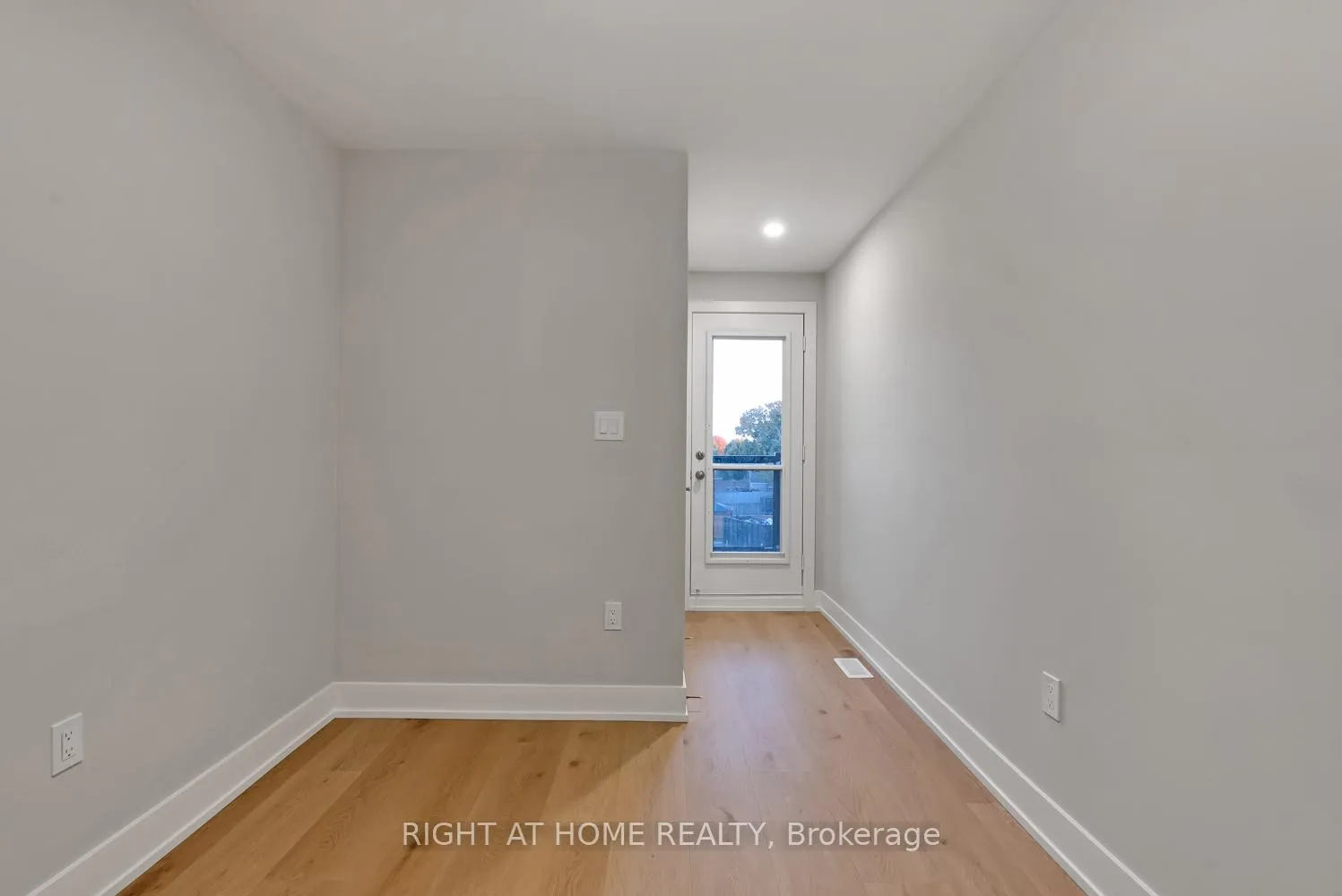 Photo 25 of 39 Assunta Lane, Clarington, Bowmanville — HOMEH