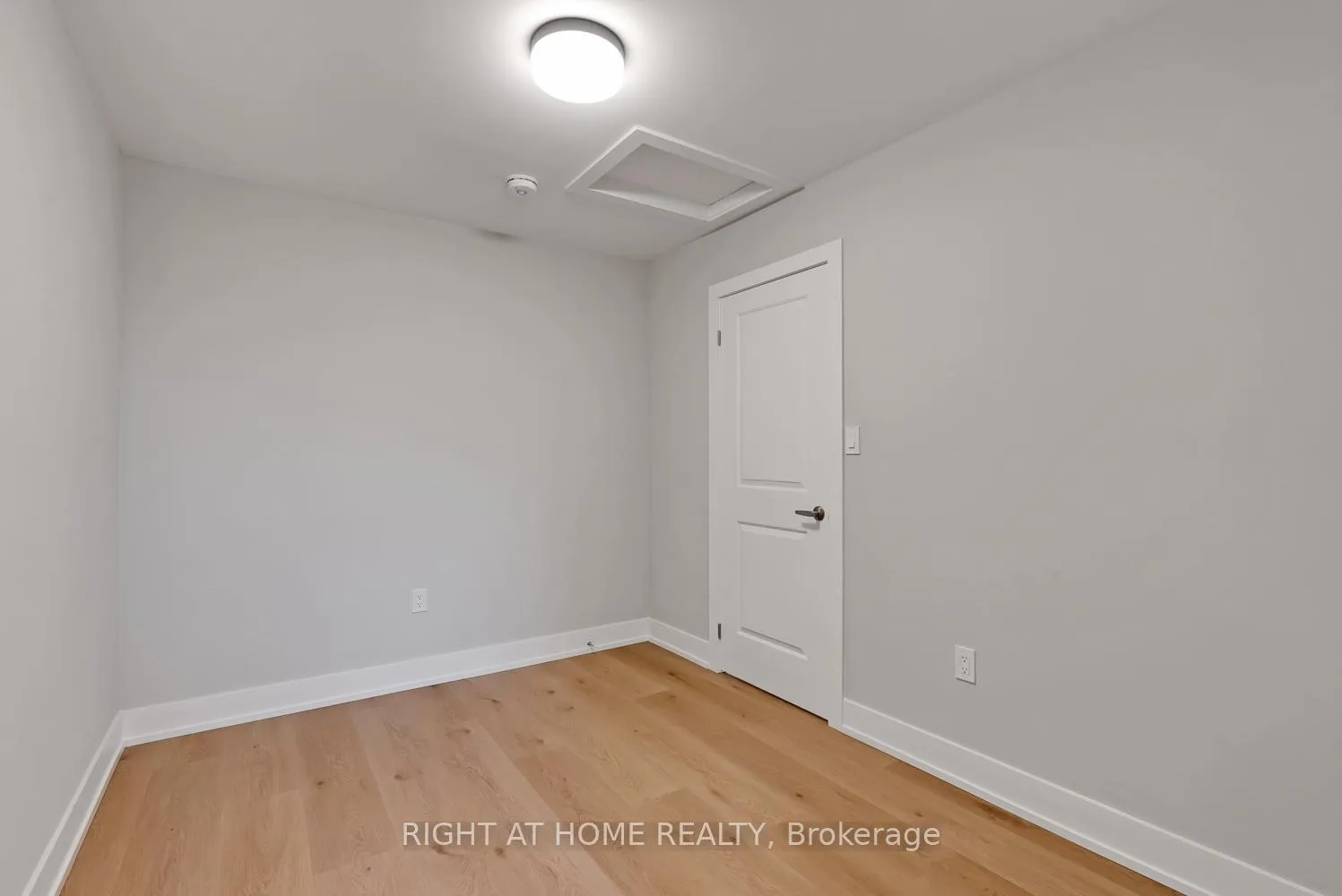 Photo 28 of 39 Assunta Lane, Clarington, Bowmanville — HOMEH