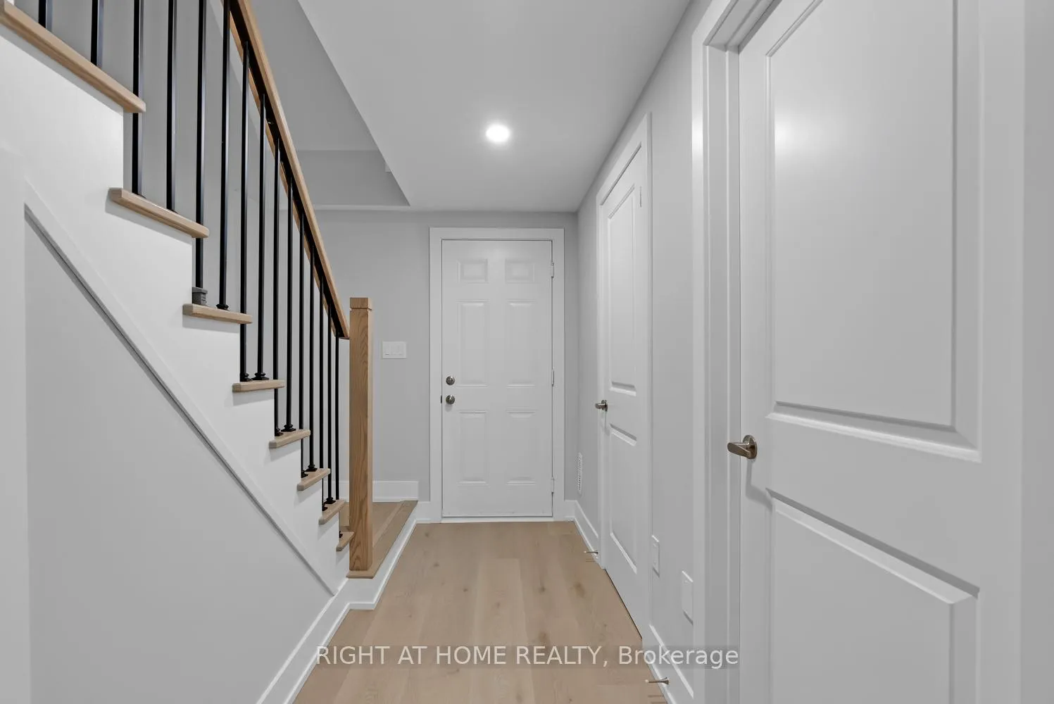 Photo 34 of 39 Assunta Lane, Clarington, Bowmanville — HOMEH