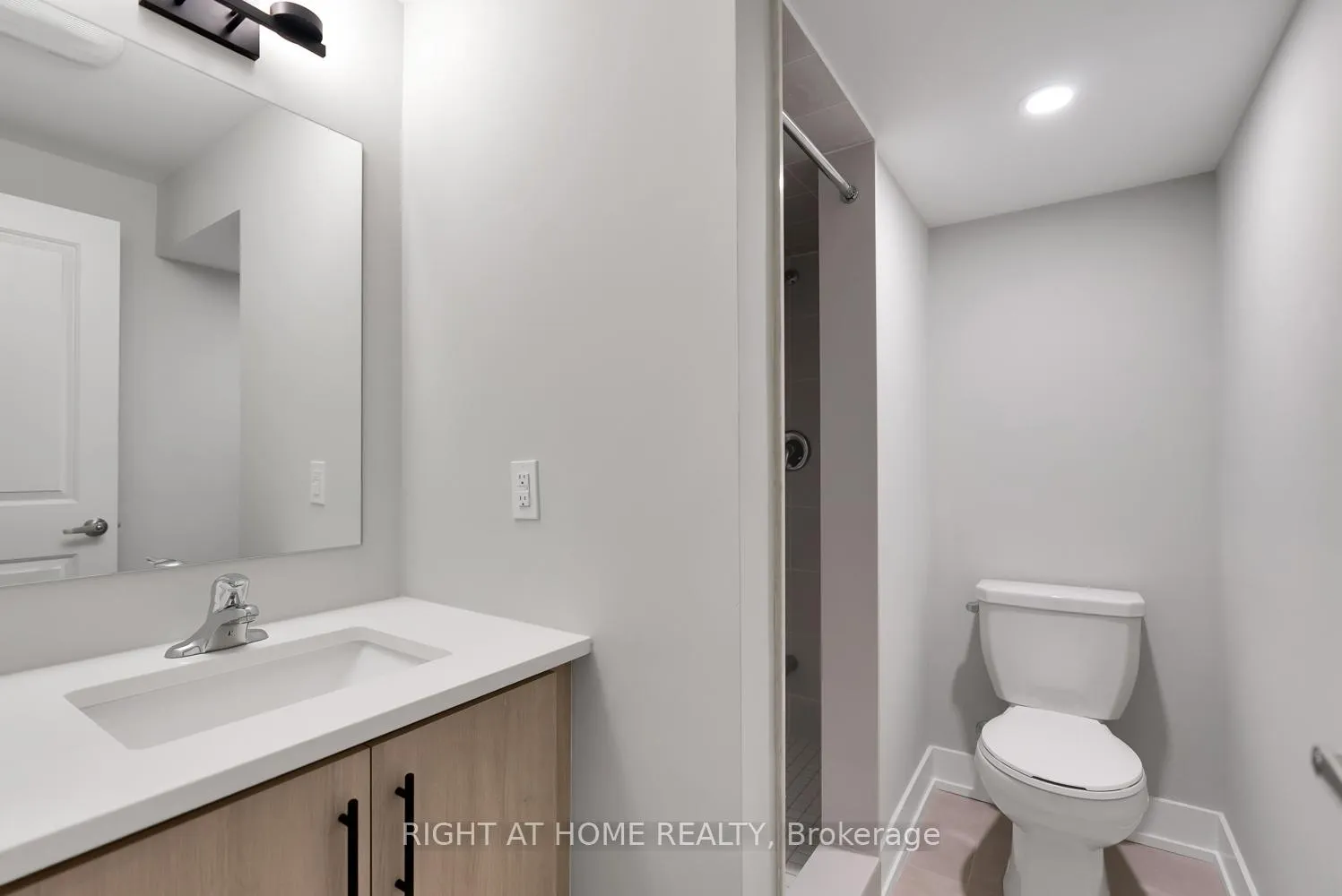 Photo 36 of 39 Assunta Lane, Clarington, Bowmanville — HOMEH