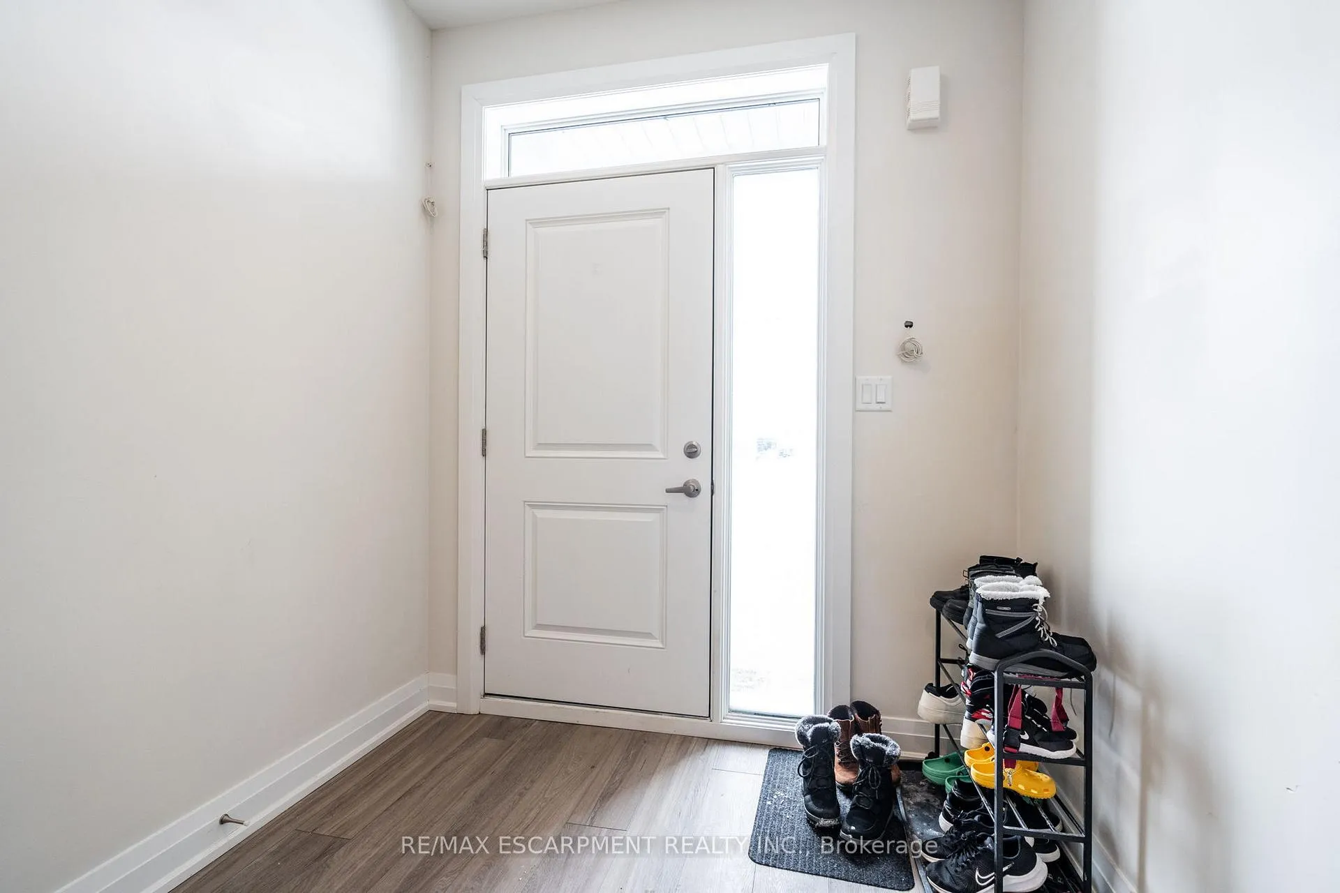 Photo 2 of 3291 Homestead Drive, Hamilton, Mount Hope — HOMEH