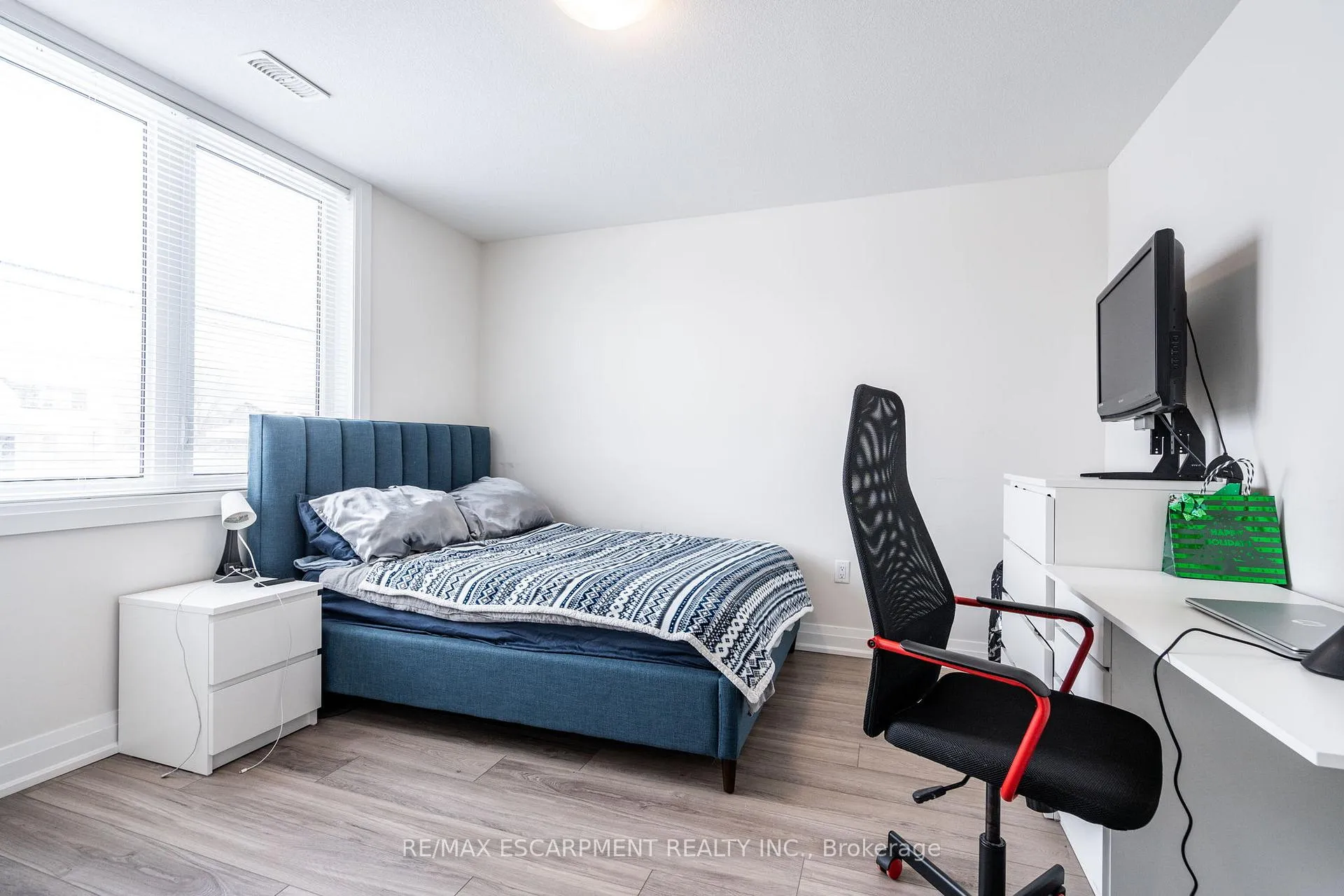 Photo 4 of 3291 Homestead Drive, Hamilton, Mount Hope — HOMEH