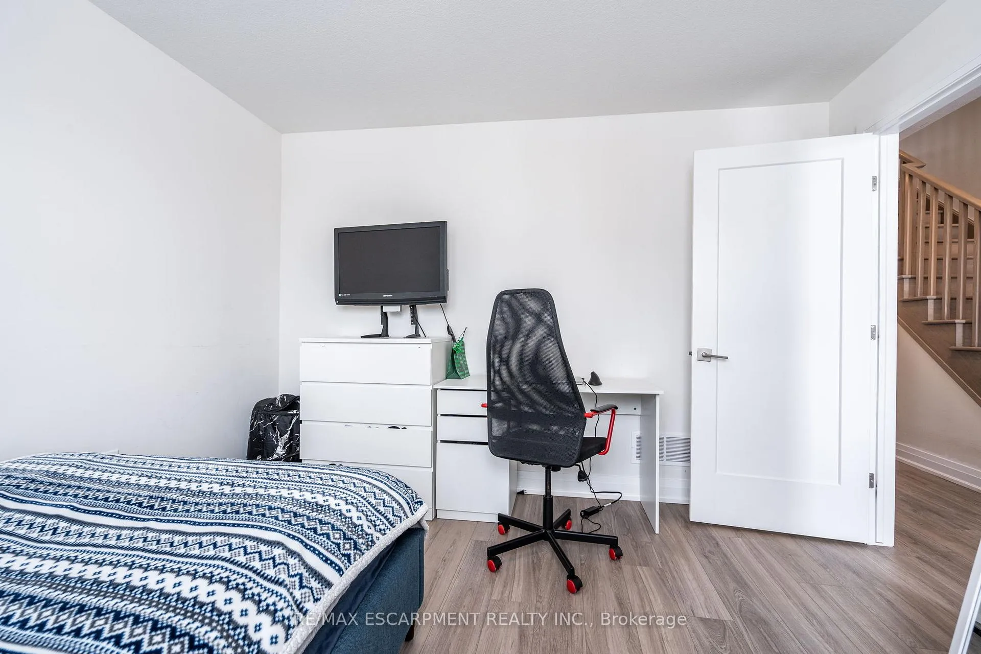 Photo 5 of 3291 Homestead Drive, Hamilton, Mount Hope — HOMEH