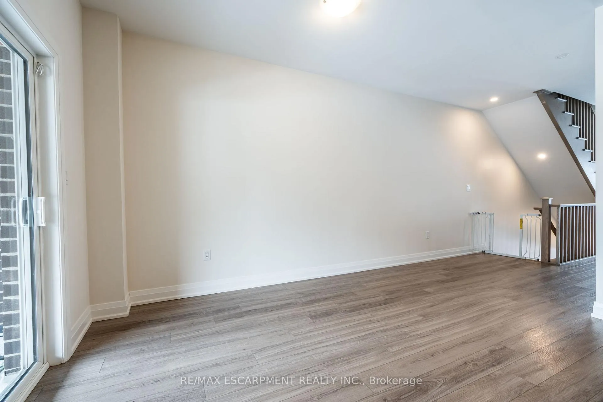 Photo 10 of 3291 Homestead Drive, Hamilton, Mount Hope — HOMEH