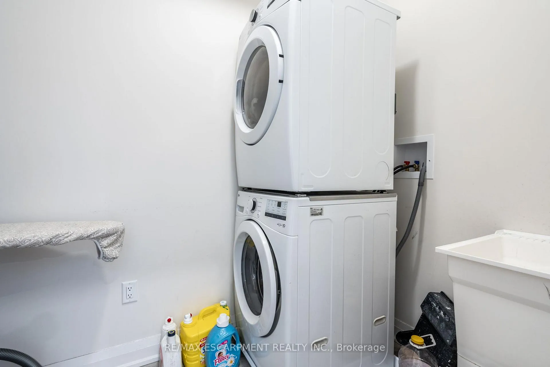 Photo 14 of 3291 Homestead Drive, Hamilton, Mount Hope — HOMEH