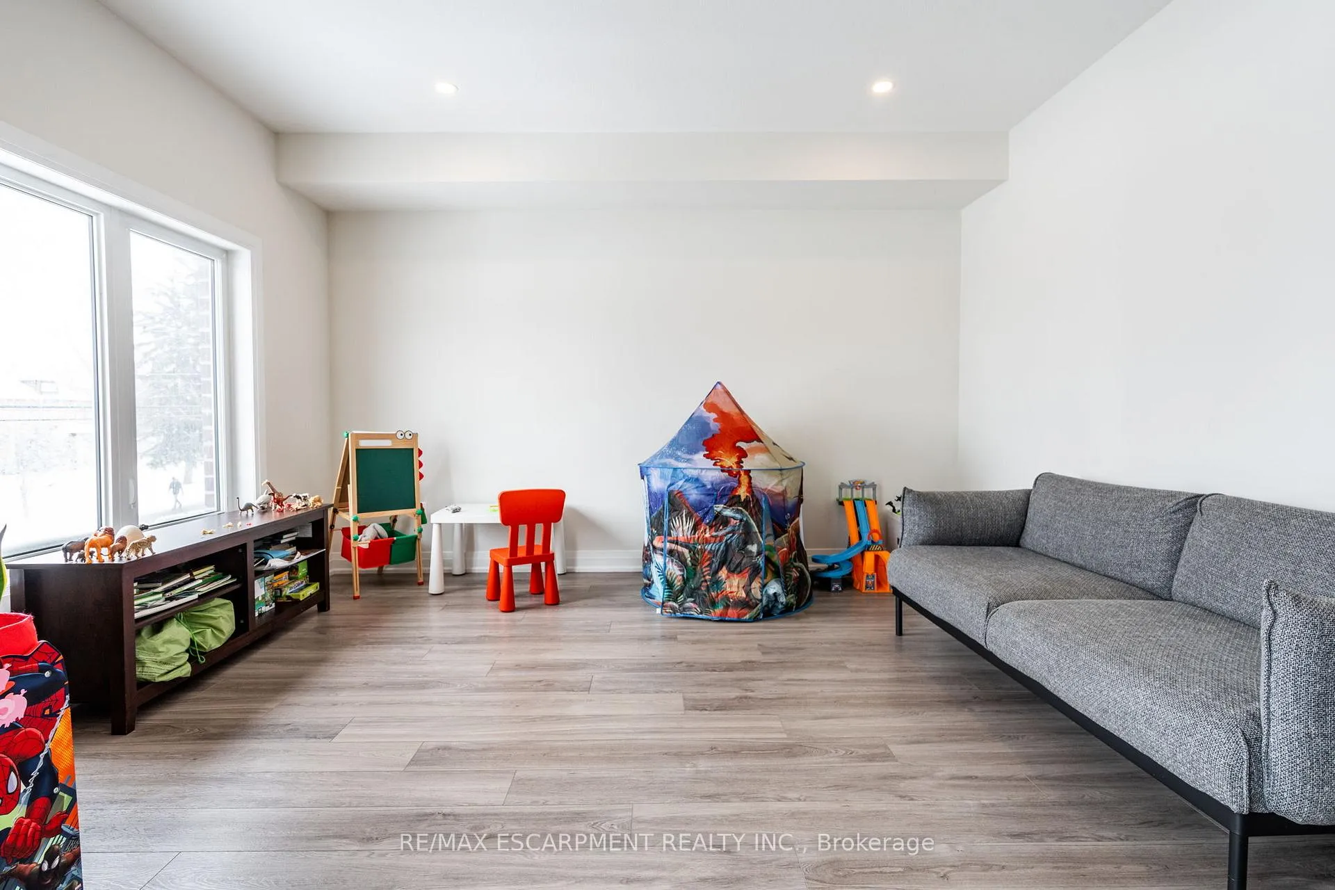 Photo 15 of 3291 Homestead Drive, Hamilton, Mount Hope — HOMEH